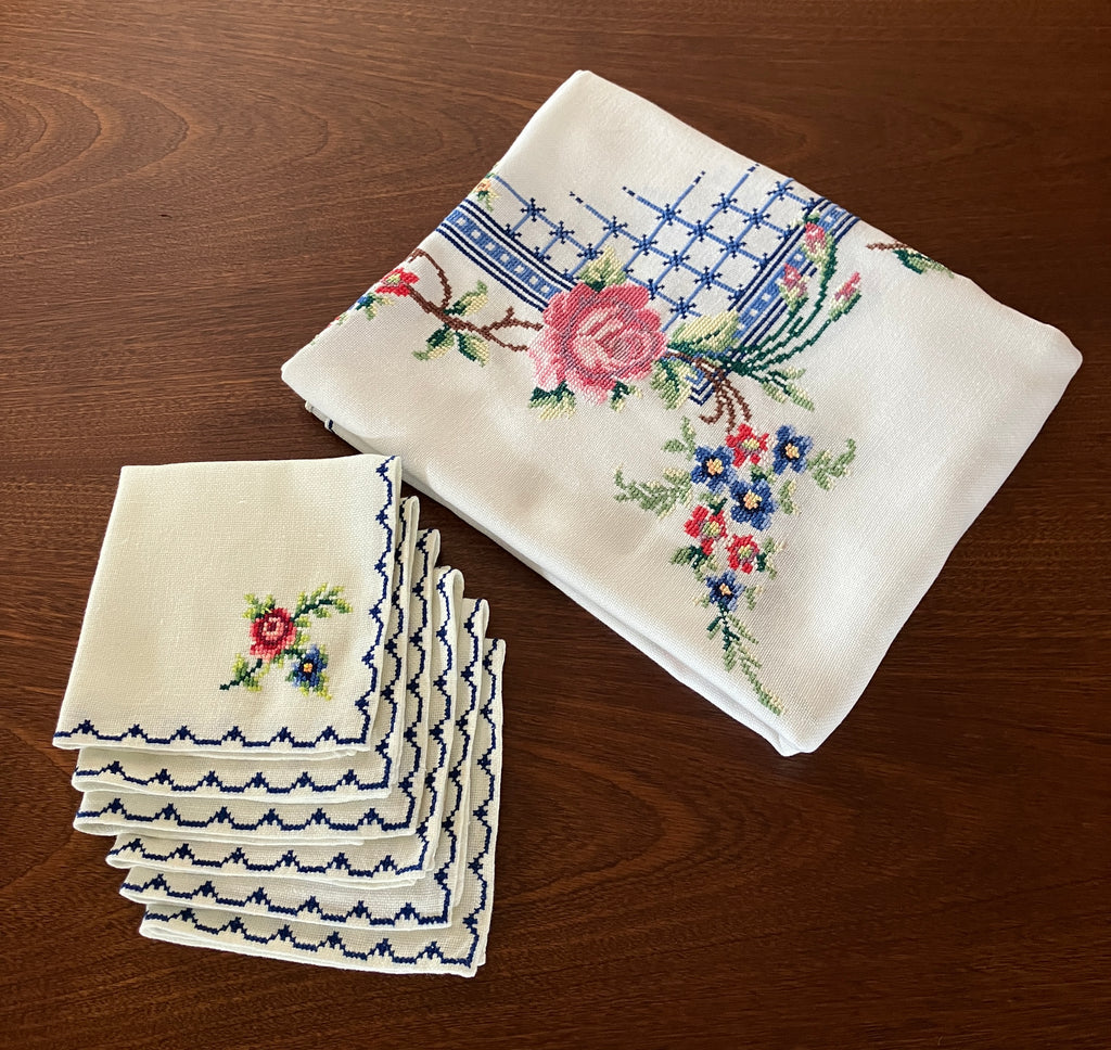Vintage Tablecloth Roses Cross Stitch 127cm x 169cm & 6 Serviettes/ Napkins