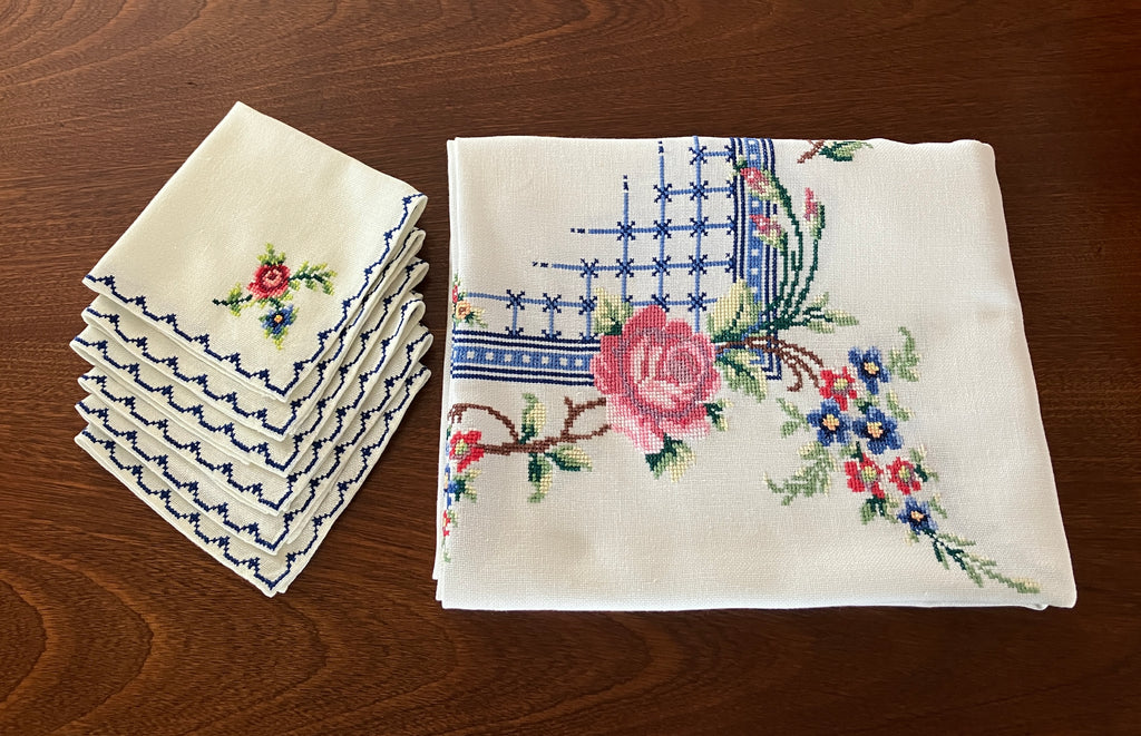 Vintage Tablecloth Roses Cross Stitch 127cm x 169cm & 6 Serviettes/ Napkins