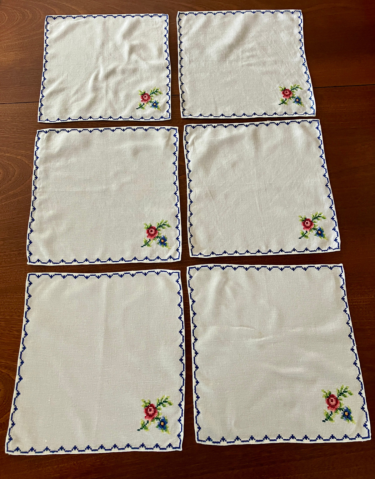 Vintage Tablecloth Roses Cross Stitch 127cm x 169cm & 6 Serviettes/ Napkins