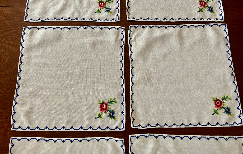 Vintage Tablecloth Roses Cross Stitch 127cm x 169cm & 6 Serviettes/ Napkins