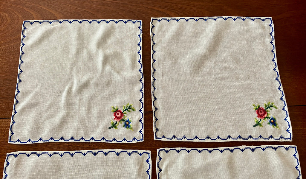 Vintage Tablecloth Roses Cross Stitch 127cm x 169cm & 6 Serviettes/ Napkins