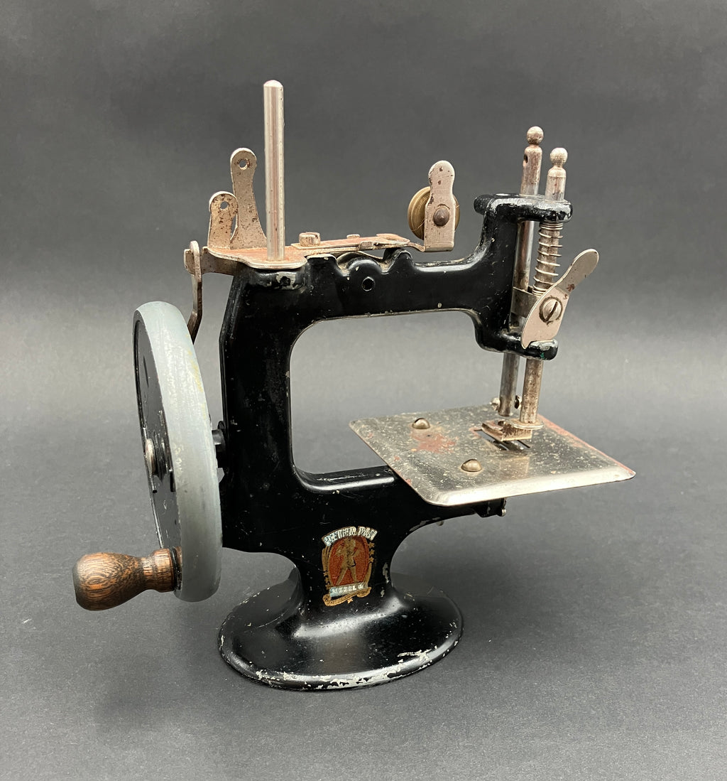 Vintage Peter Pan Toy Sewing Machine Model O - Working see video