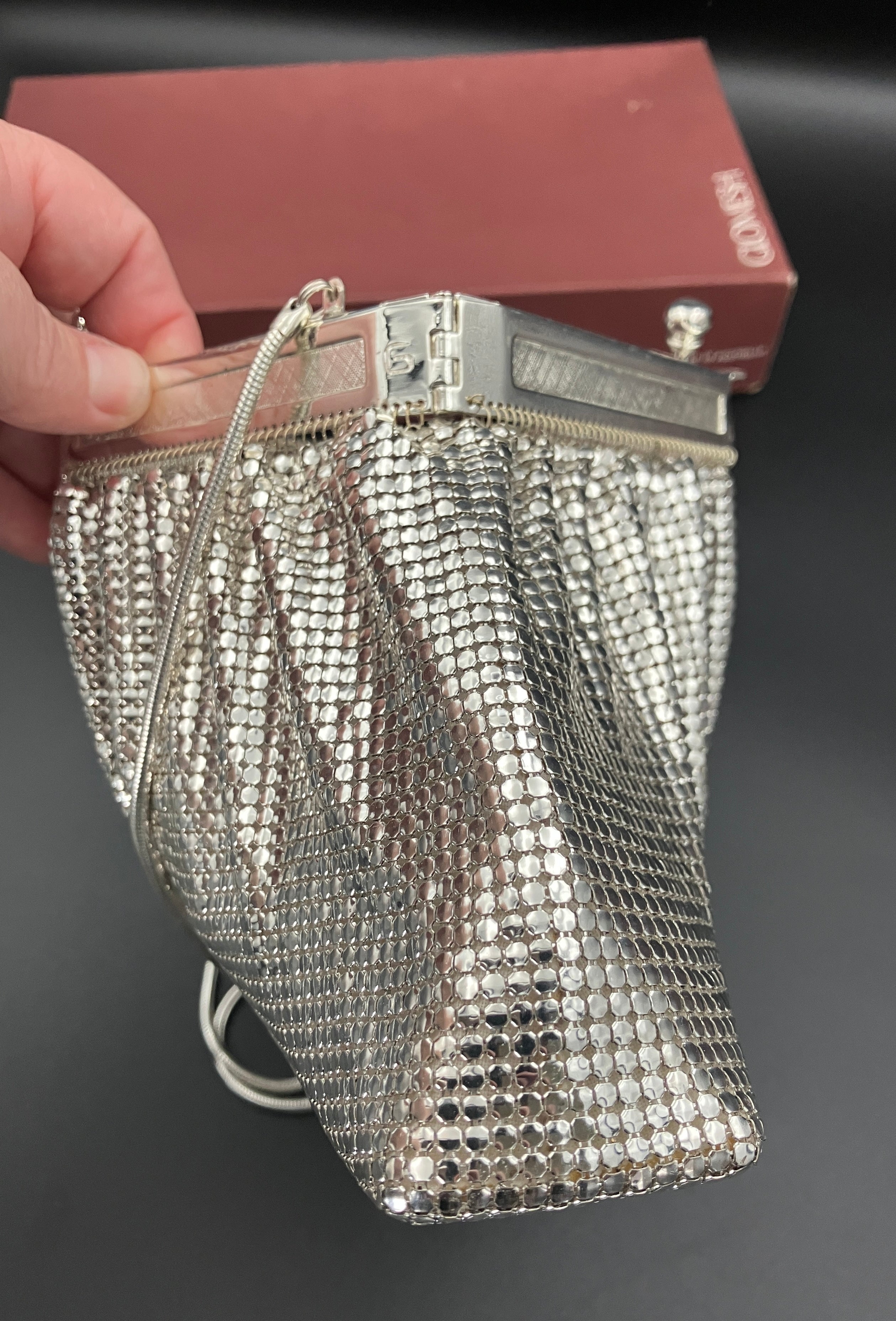 Vintage GLOMESH Frogmouth Closure Silver handbag With Box - As New Condition