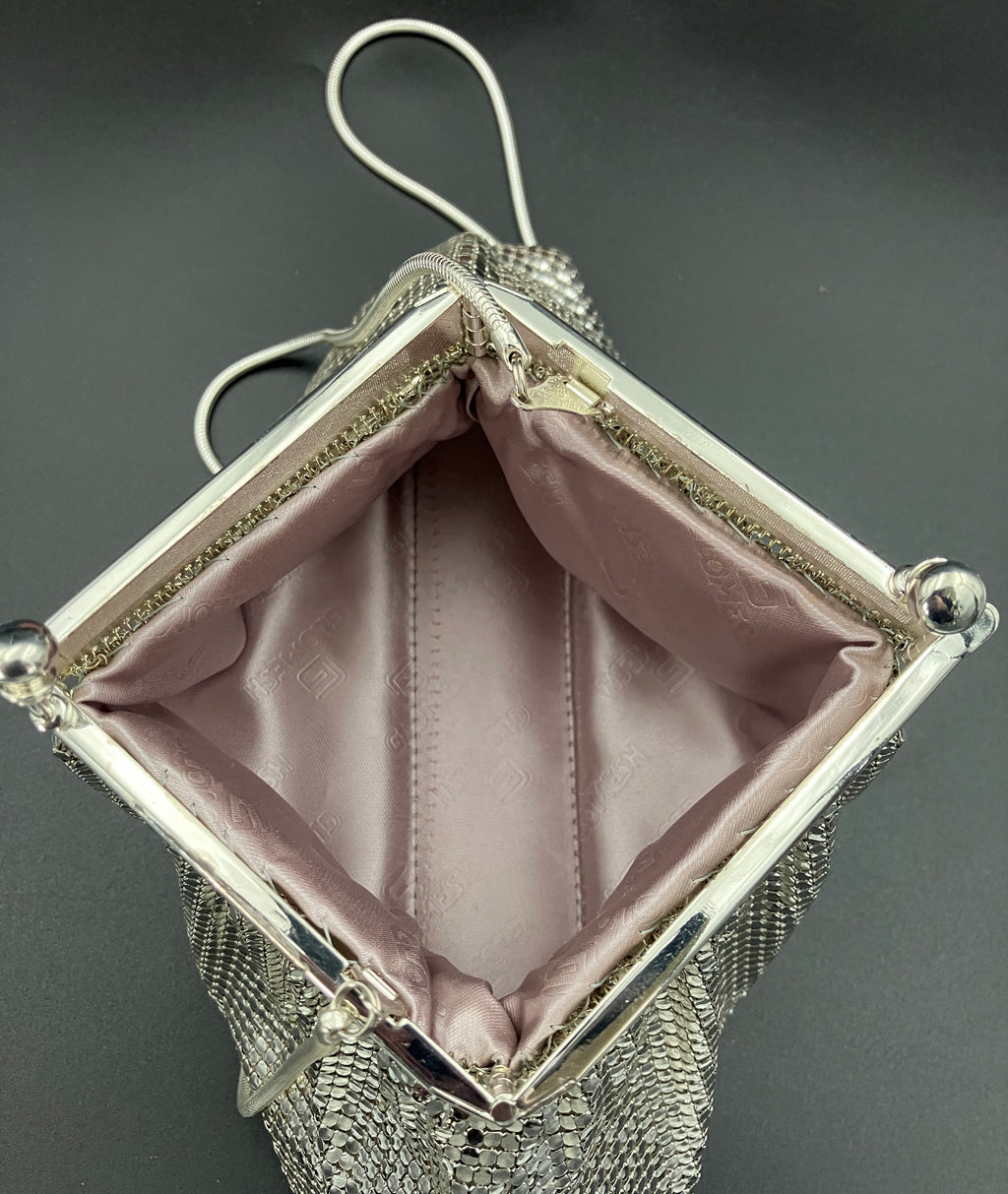 Vintage GLOMESH Frogmouth Closure Silver handbag With Box - As New Condition