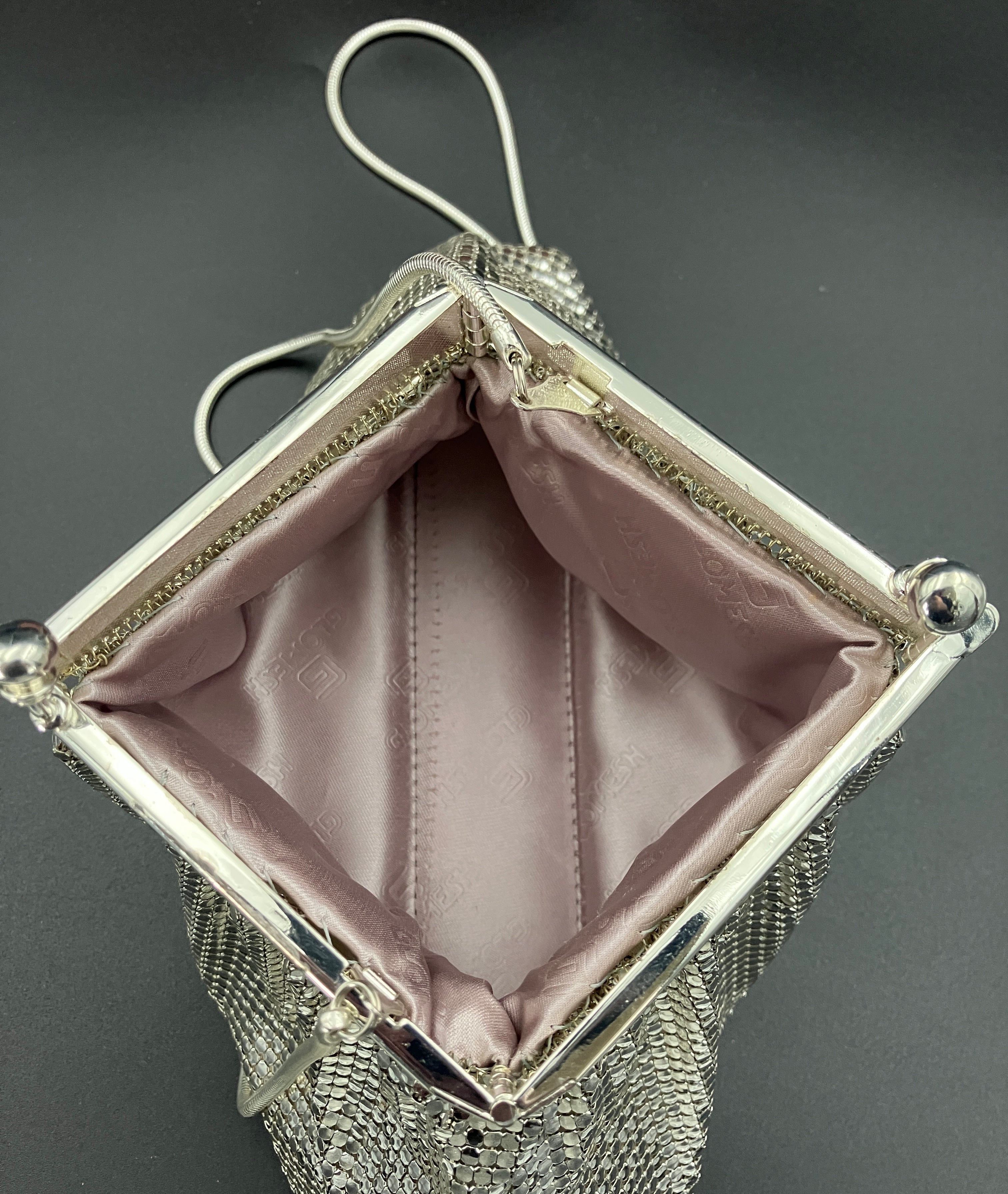 Vintage GLOMESH Frogmouth Closure Silver handbag With Box - As New Condition