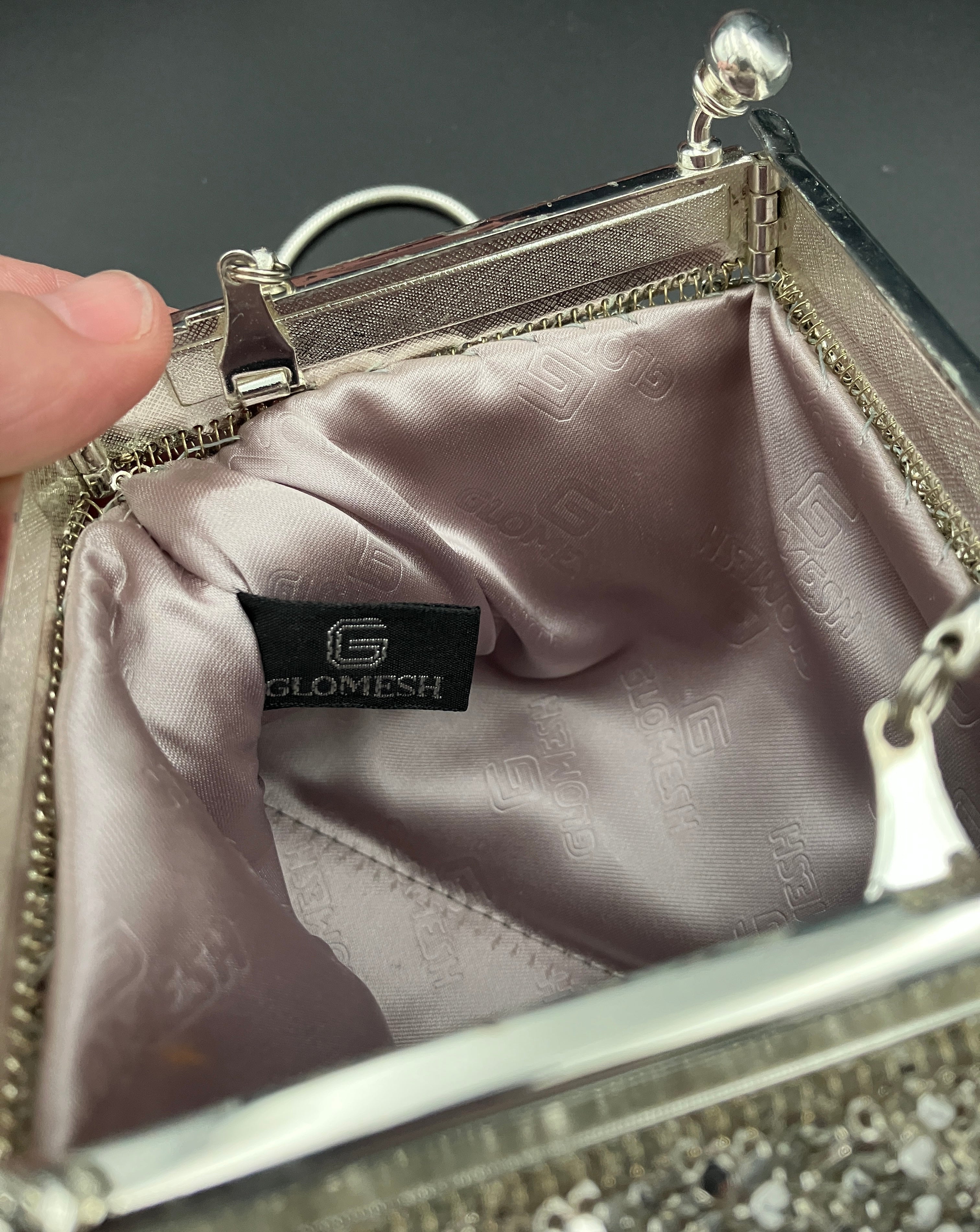 Vintage GLOMESH Frogmouth Closure Silver handbag With Box - As New Condition