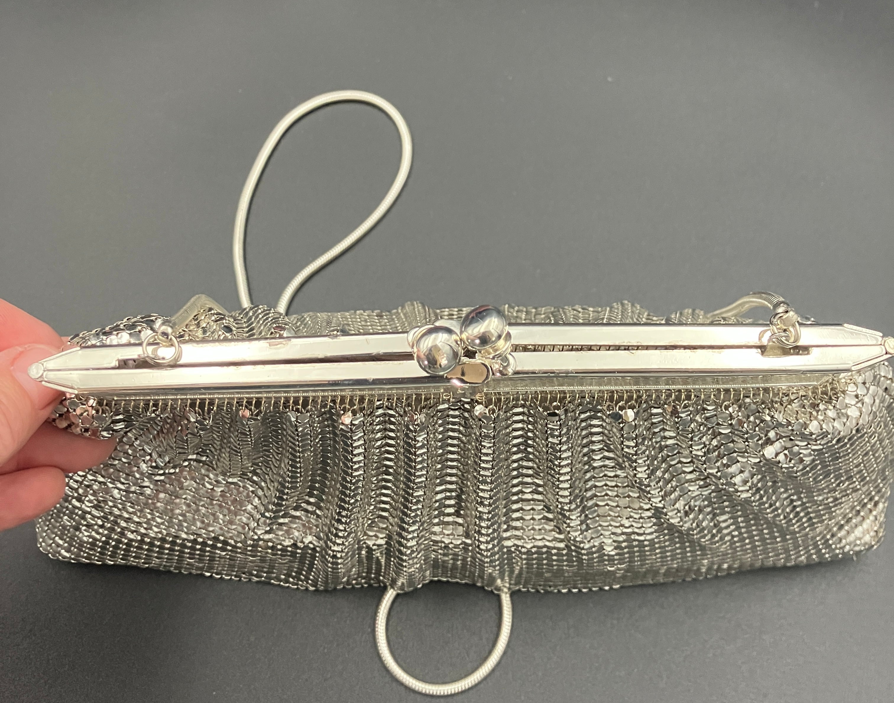 Vintage GLOMESH Frogmouth Closure Silver handbag With Box - As New Condition