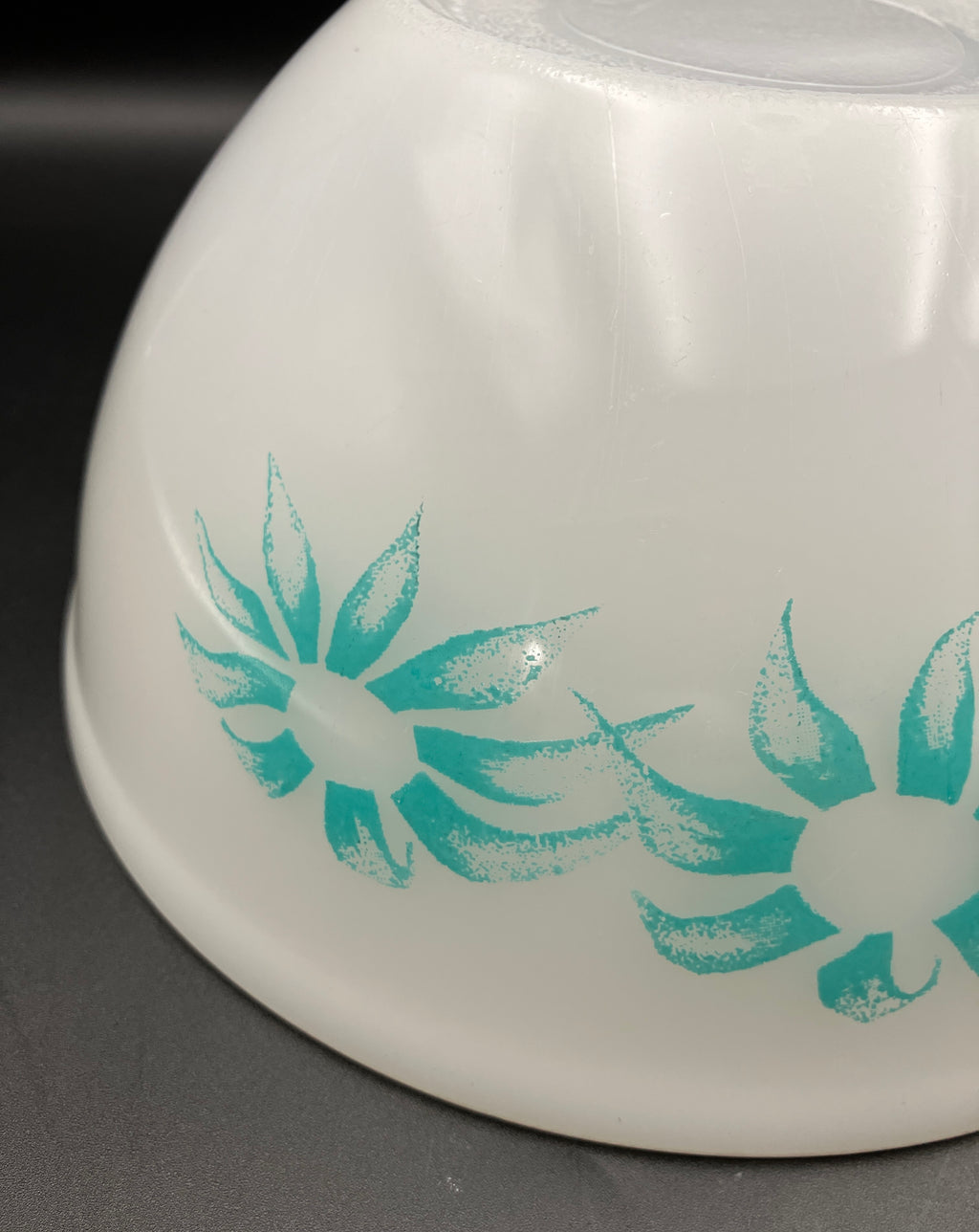 Vintage Pyrex Flannel Flower Nesting Bowl 8” Turquoise