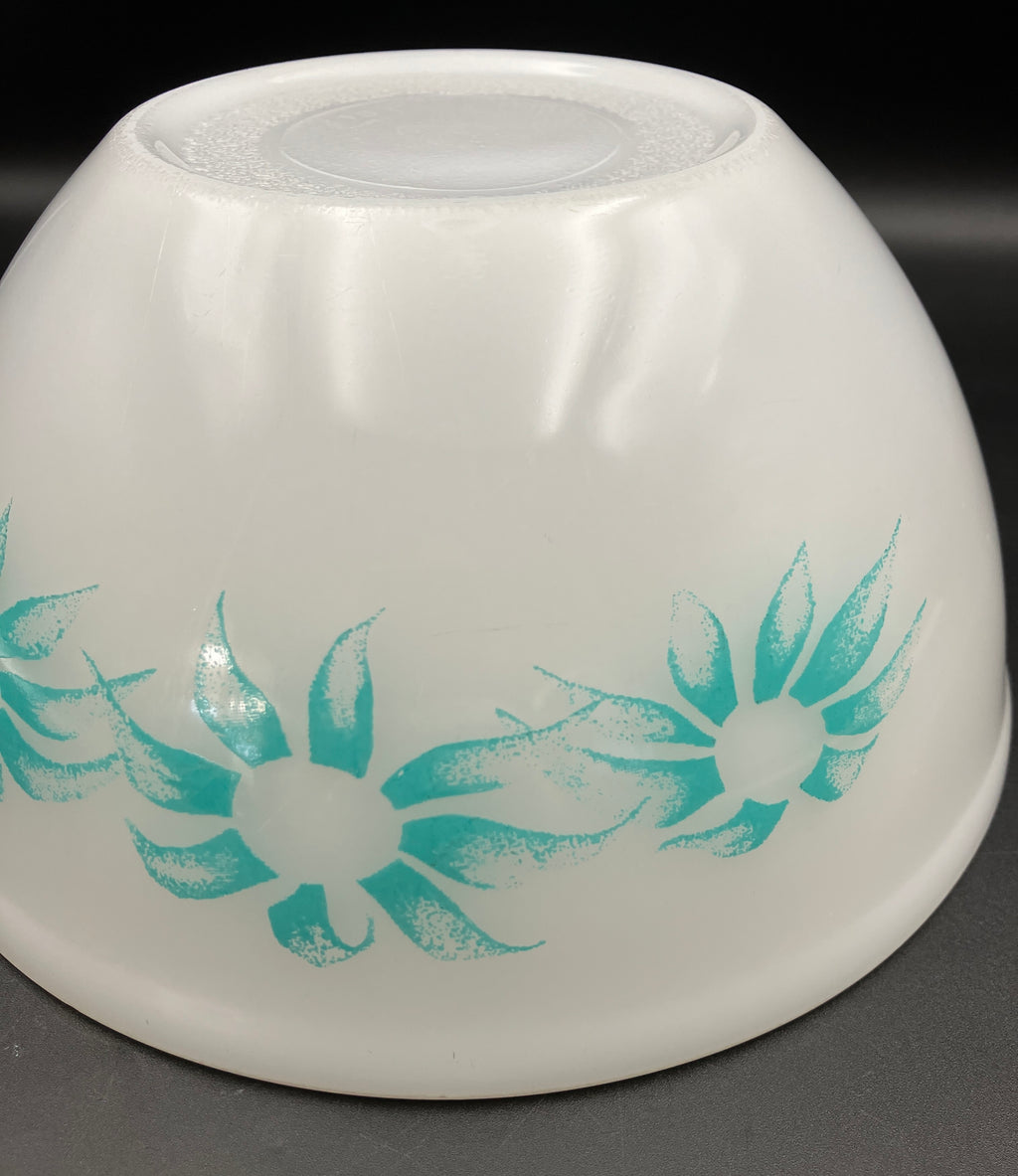 Vintage Pyrex Flannel Flower Nesting Bowl 8” Turquoise