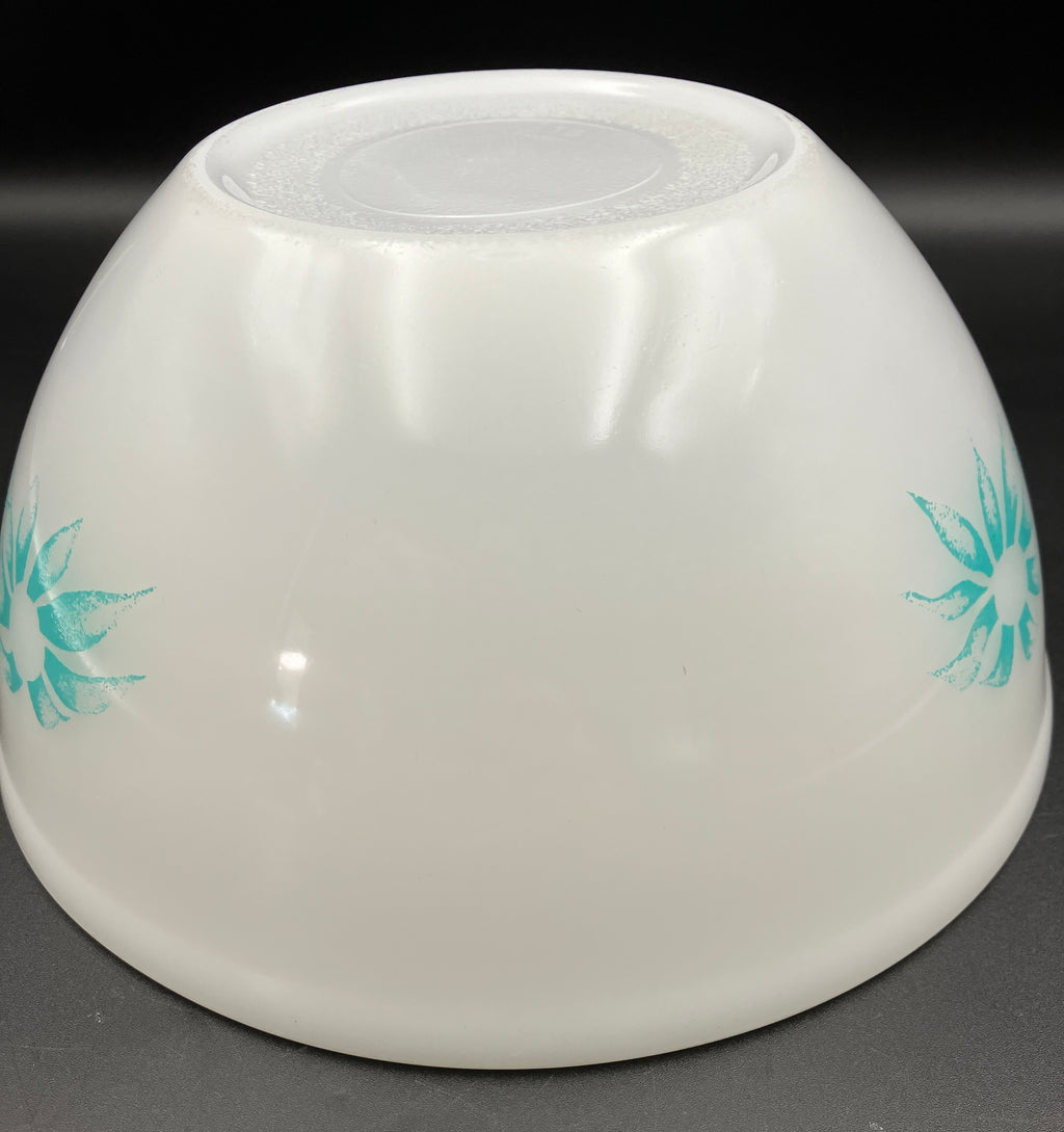 Vintage Pyrex Flannel Flower Nesting Bowl 8” Turquoise