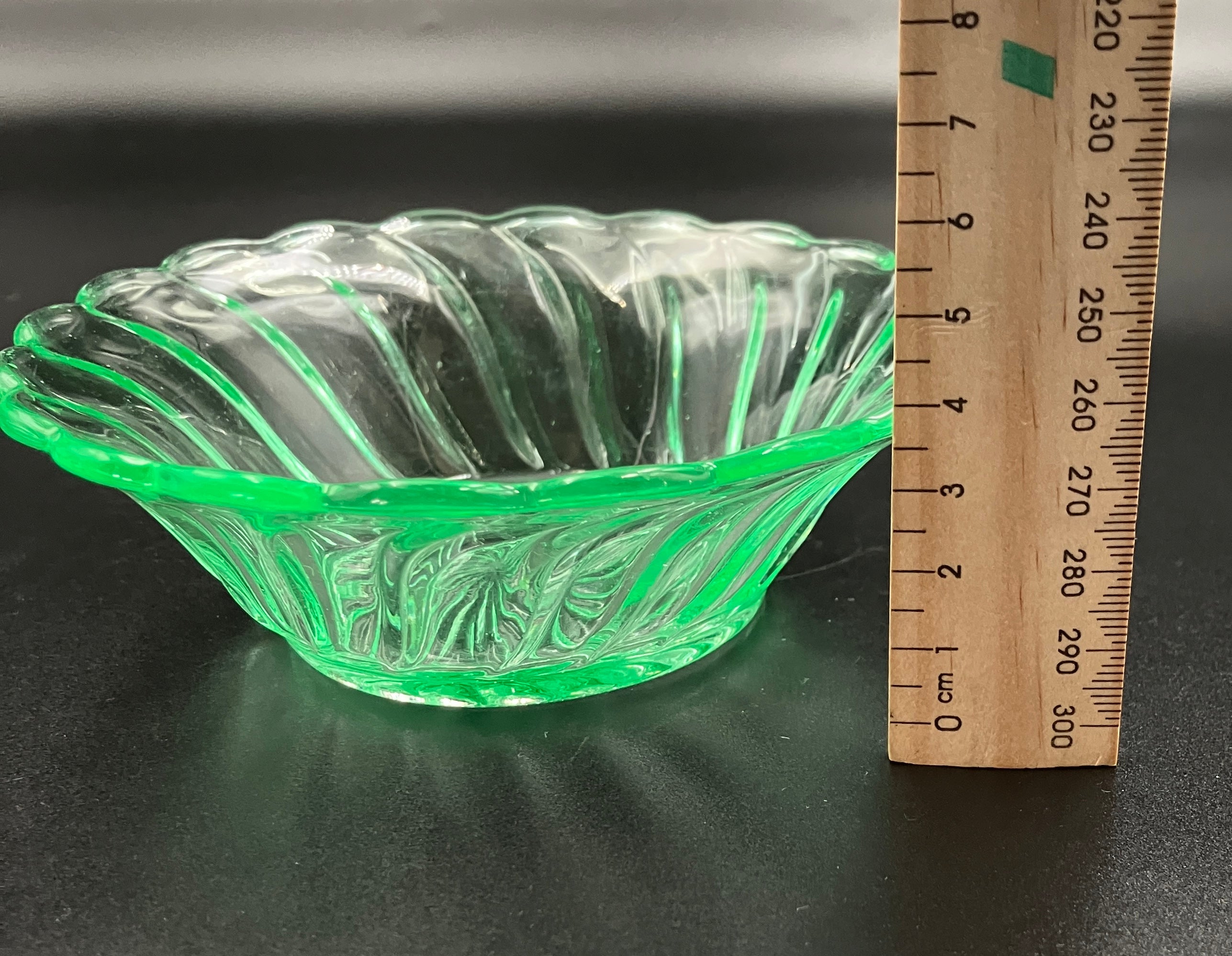 Bagley Uranium Glass 'Carnival Swirl' Bowls Set Of 5 - Strong Glow