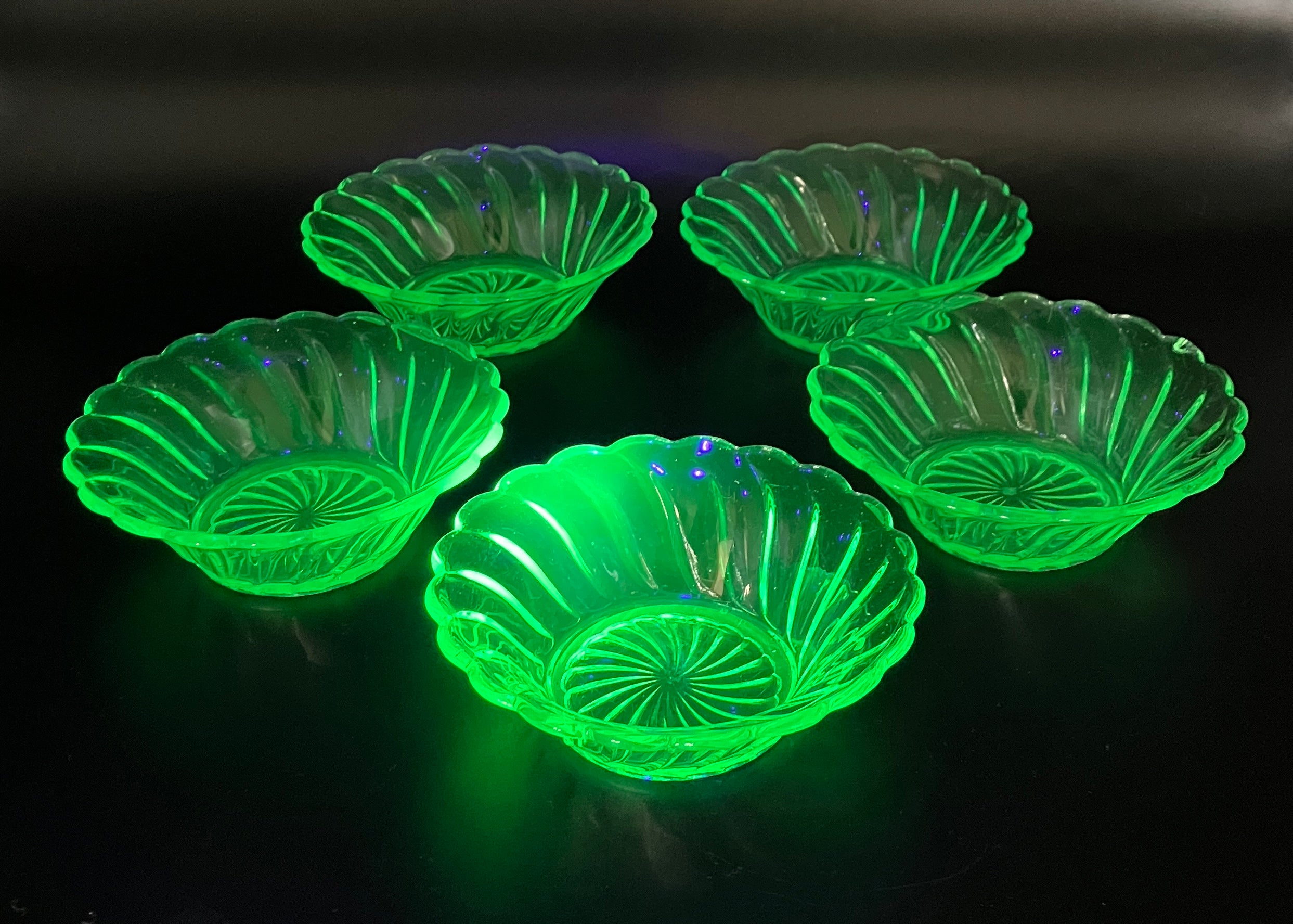 Bagley Uranium Glass 'Carnival Swirl' Bowls Set Of 5 - Strong Glow