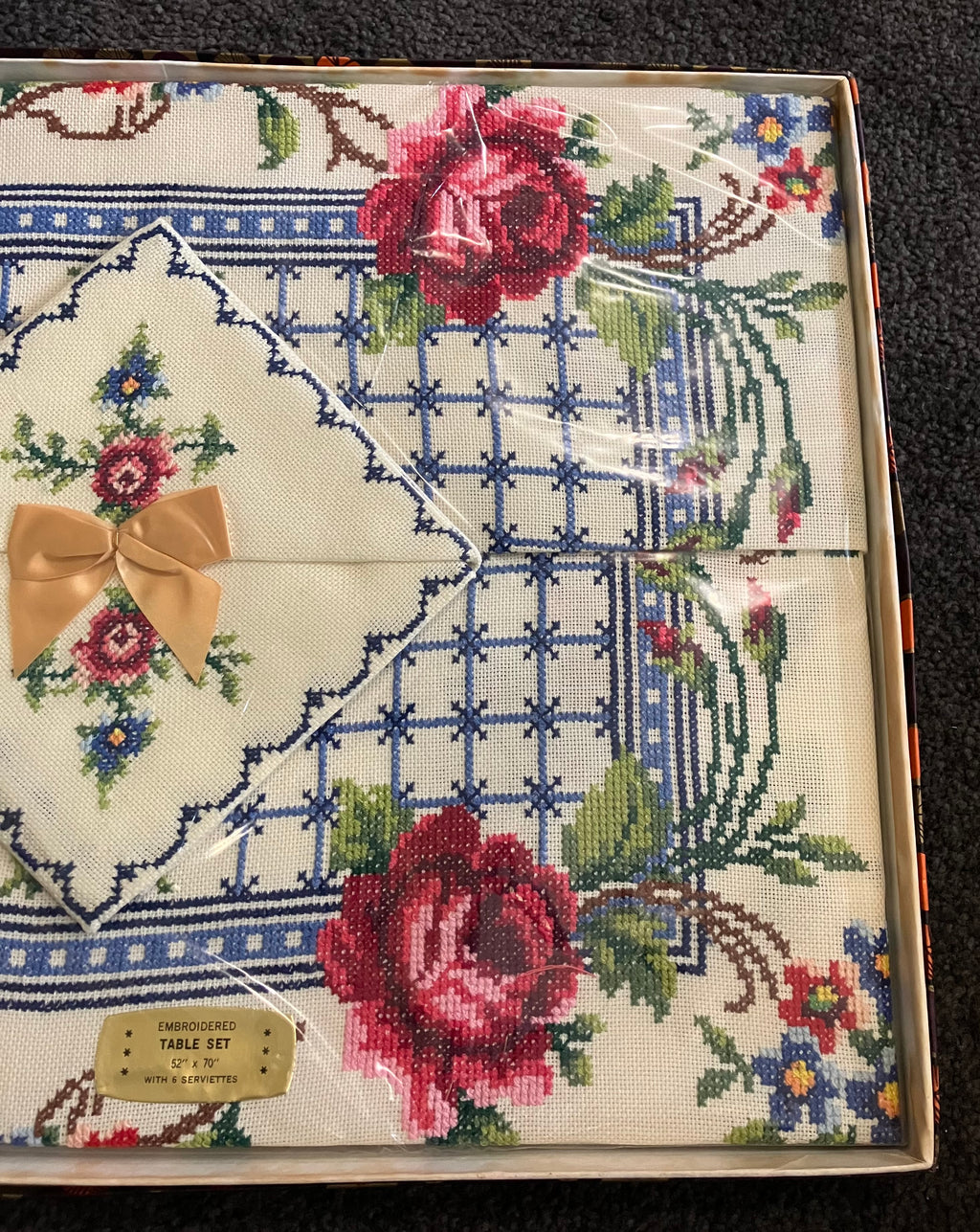 Vintage Tablecloth Roses Cross Stitch 132cm x 177cm & Serviettes Unopened New