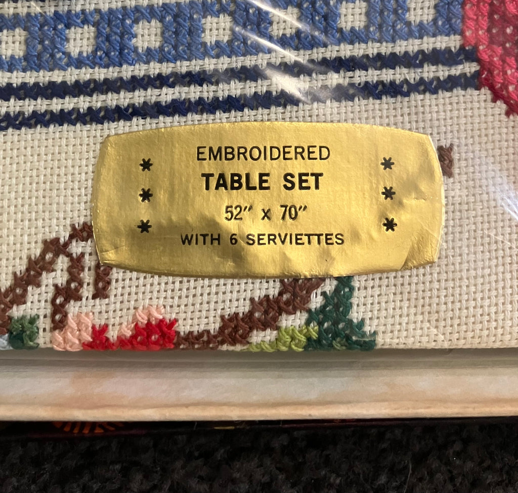 Vintage Tablecloth Roses Cross Stitch 132cm x 177cm & Serviettes Unopened New