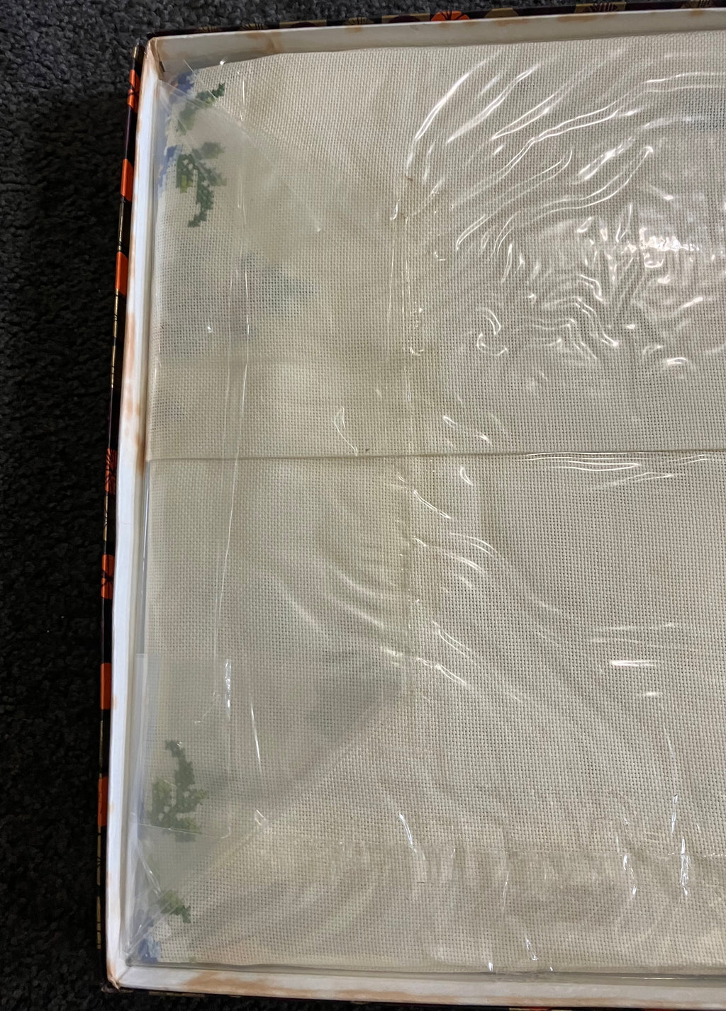 Vintage Tablecloth Roses Cross Stitch 132cm x 177cm & Serviettes Unopened New