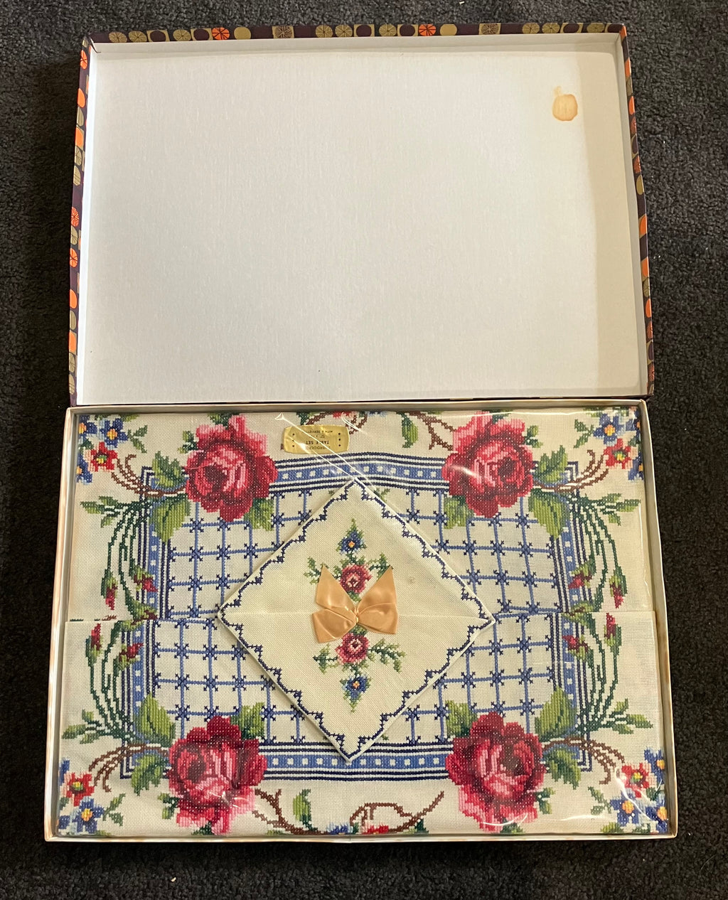 Vintage Tablecloth Roses Cross Stitch 132cm x 177cm & Serviettes Unopened New
