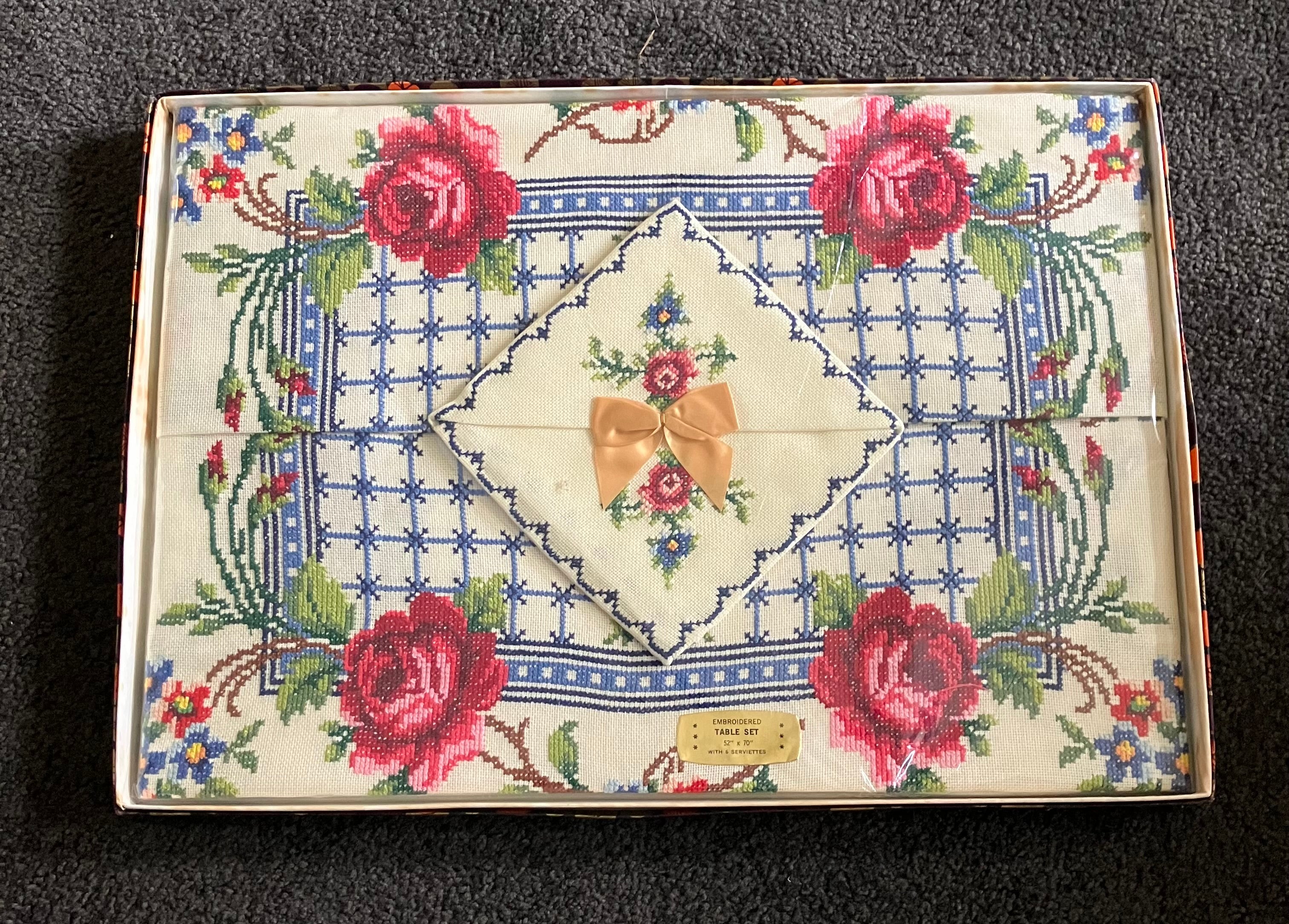 Vintage Tablecloth Roses Cross Stitch 132cm x 177cm & Serviettes Unopened New