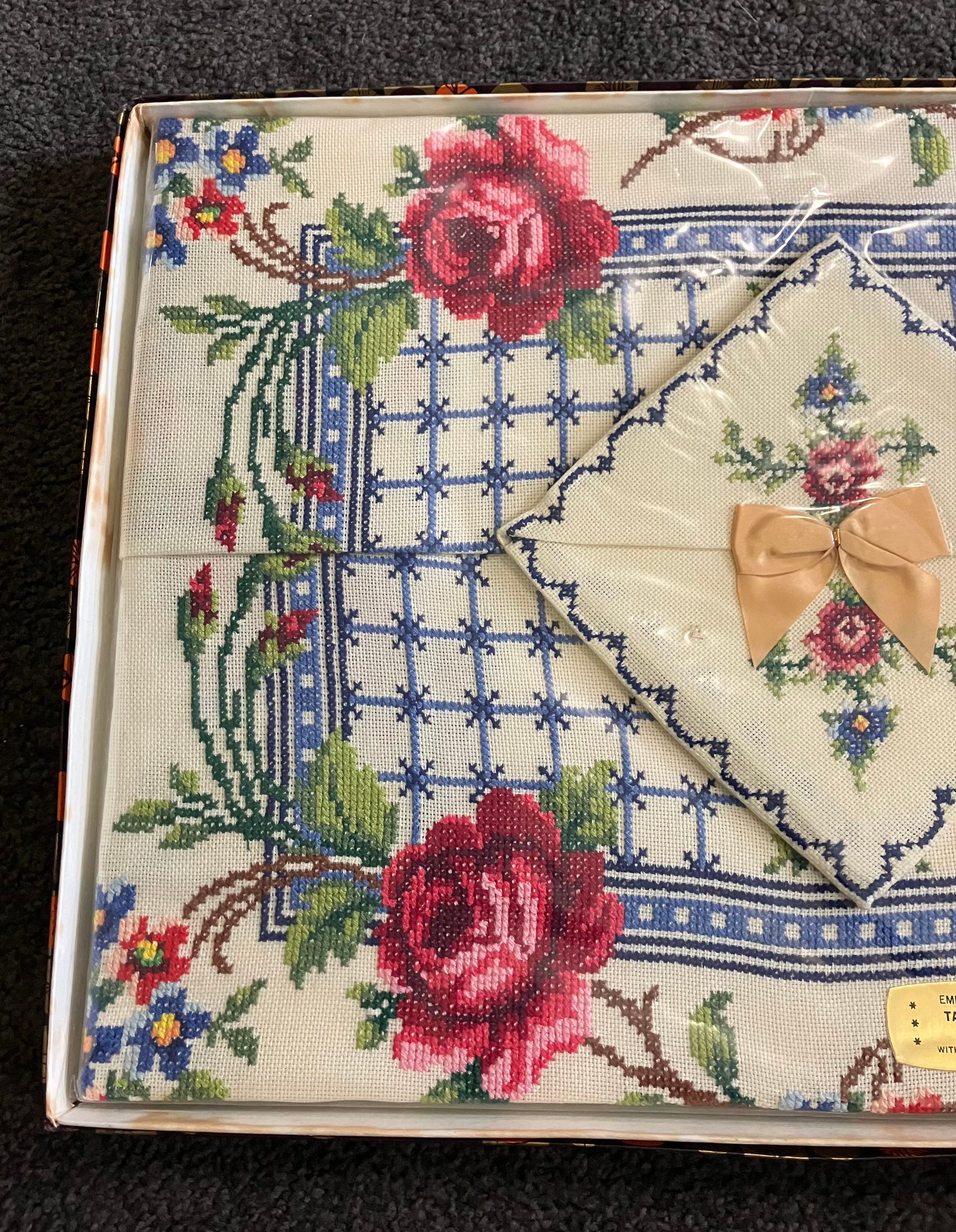 Vintage Tablecloth Roses Cross Stitch 132cm x 177cm & Serviettes Unopened New