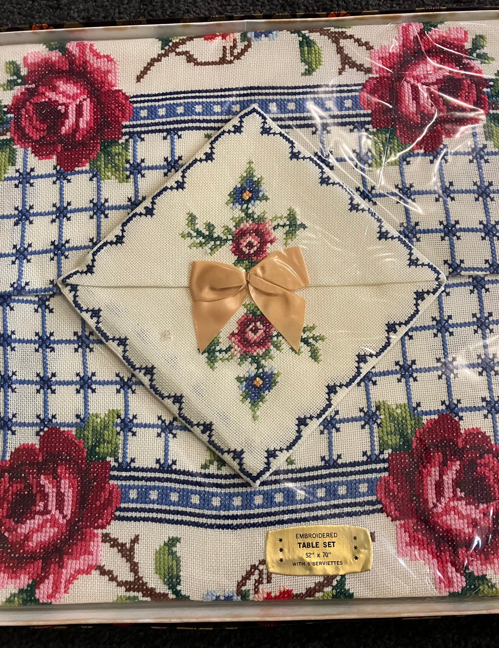 Vintage Tablecloth Roses Cross Stitch 132cm x 177cm & Serviettes Unopened New