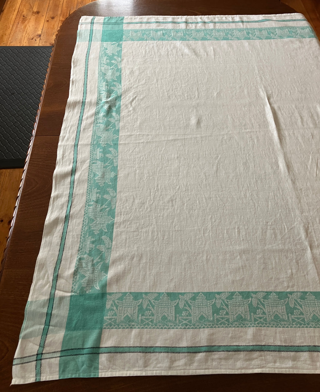 Vintage Willow Pattern Damask Tablecloth With Green Border 120cm X 125cm