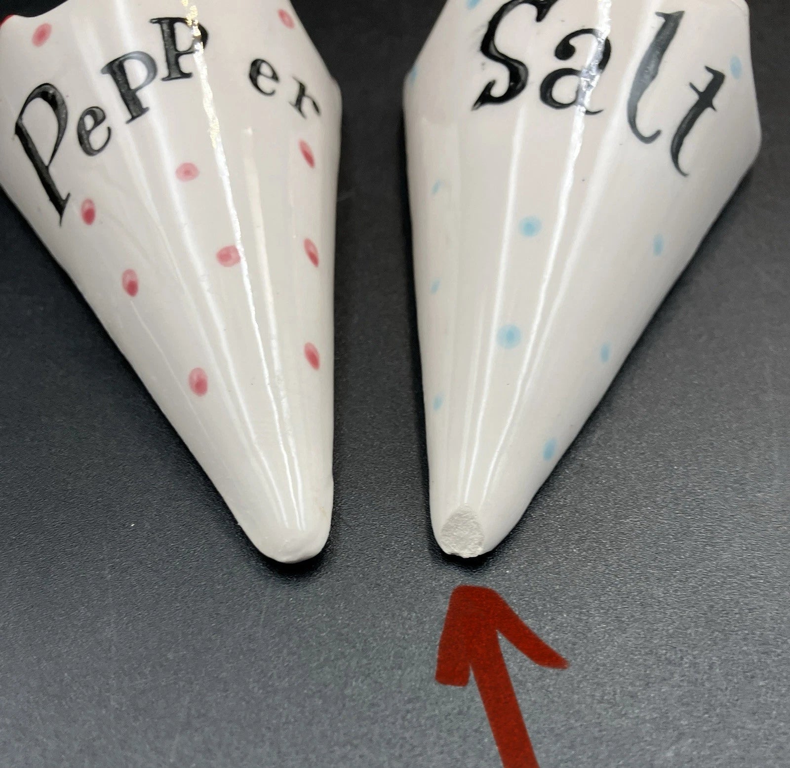 Vintage Holt Howard ? Umbrella Salt and Pepper Shaker Sets In Wire Stand RARE