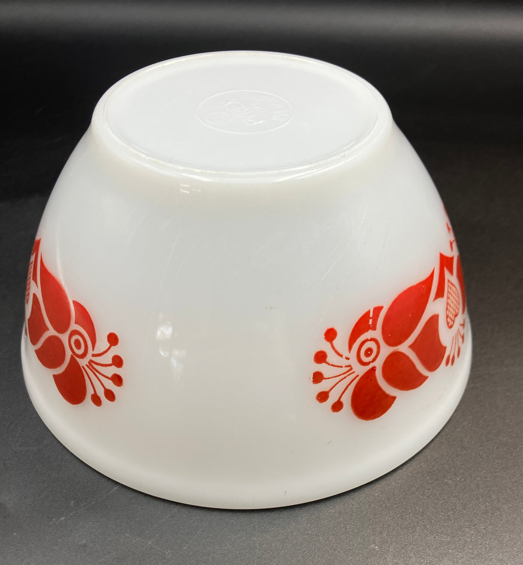 Vintage Pyrex Bowl Folk Art Hearts 6” diameter Nesting Bowl Red