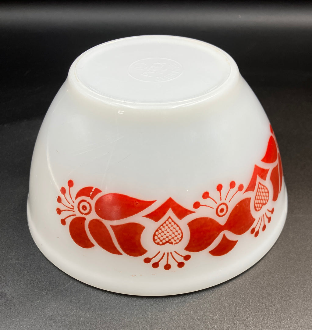 Vintage Pyrex Bowl Folk Art Hearts 6” diameter Nesting Bowl Red