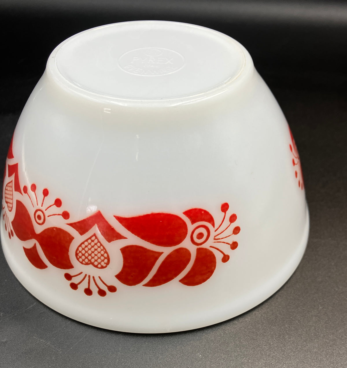 Vintage Pyrex Bowl Folk Art Hearts 6” diameter Nesting Bowl Red