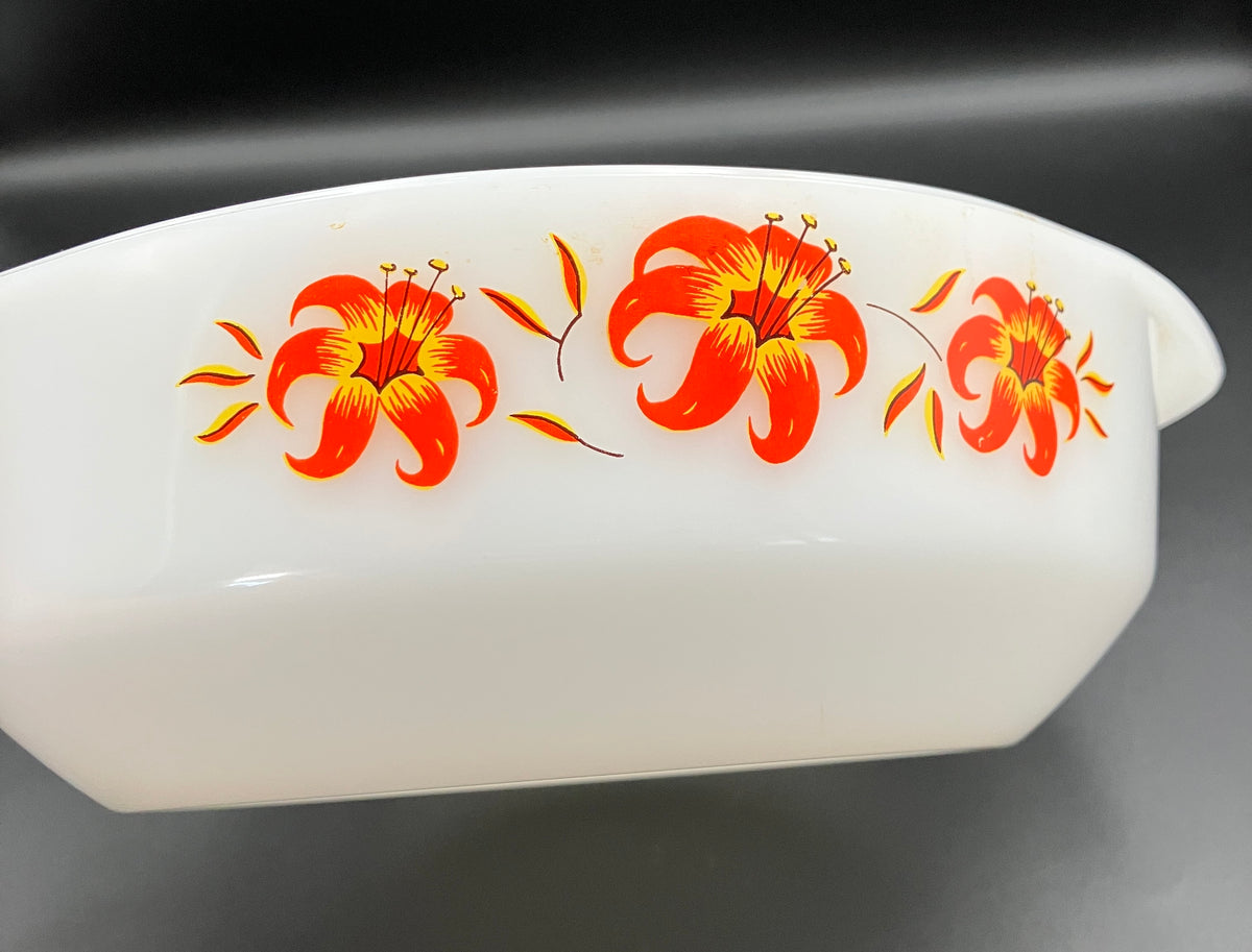 Vintage Pyrex Tiger Lily Round Casserole & CR300 Lid 1972 Crown Pyrex