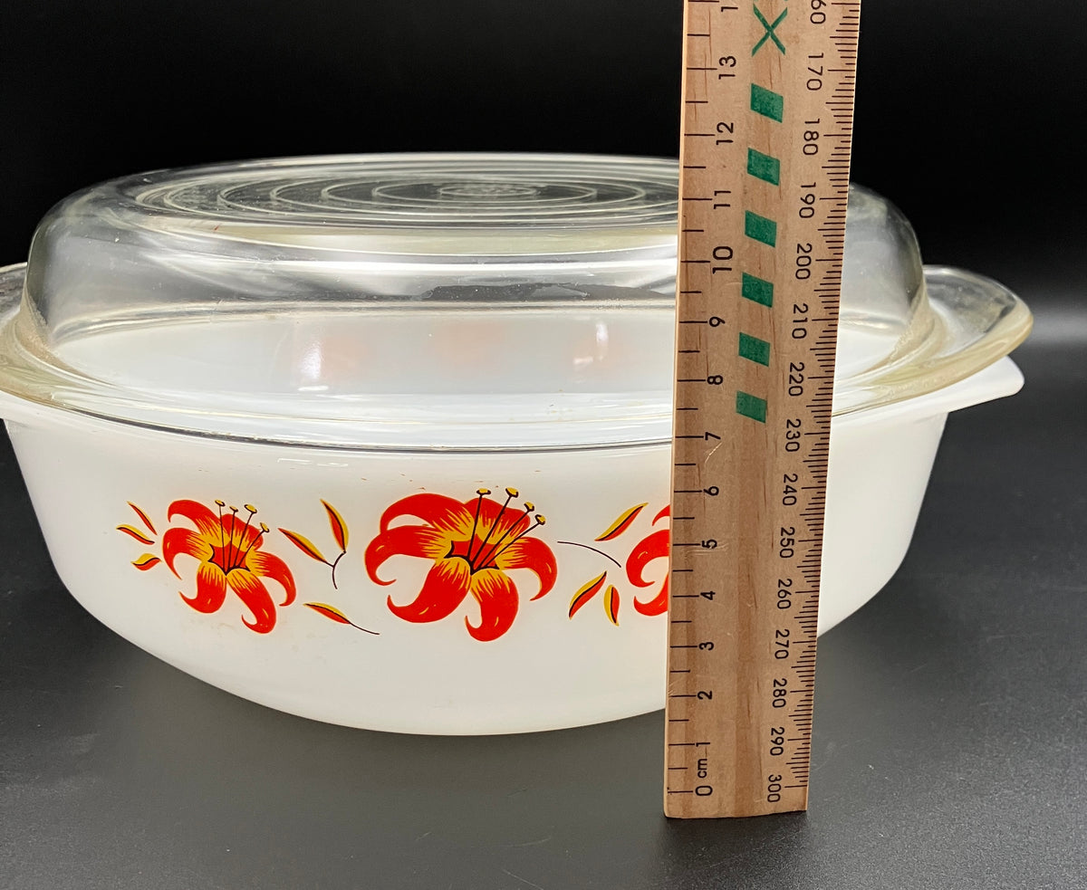 Vintage Pyrex Tiger Lily Round Casserole & CR300 Lid 1972 Crown Pyrex