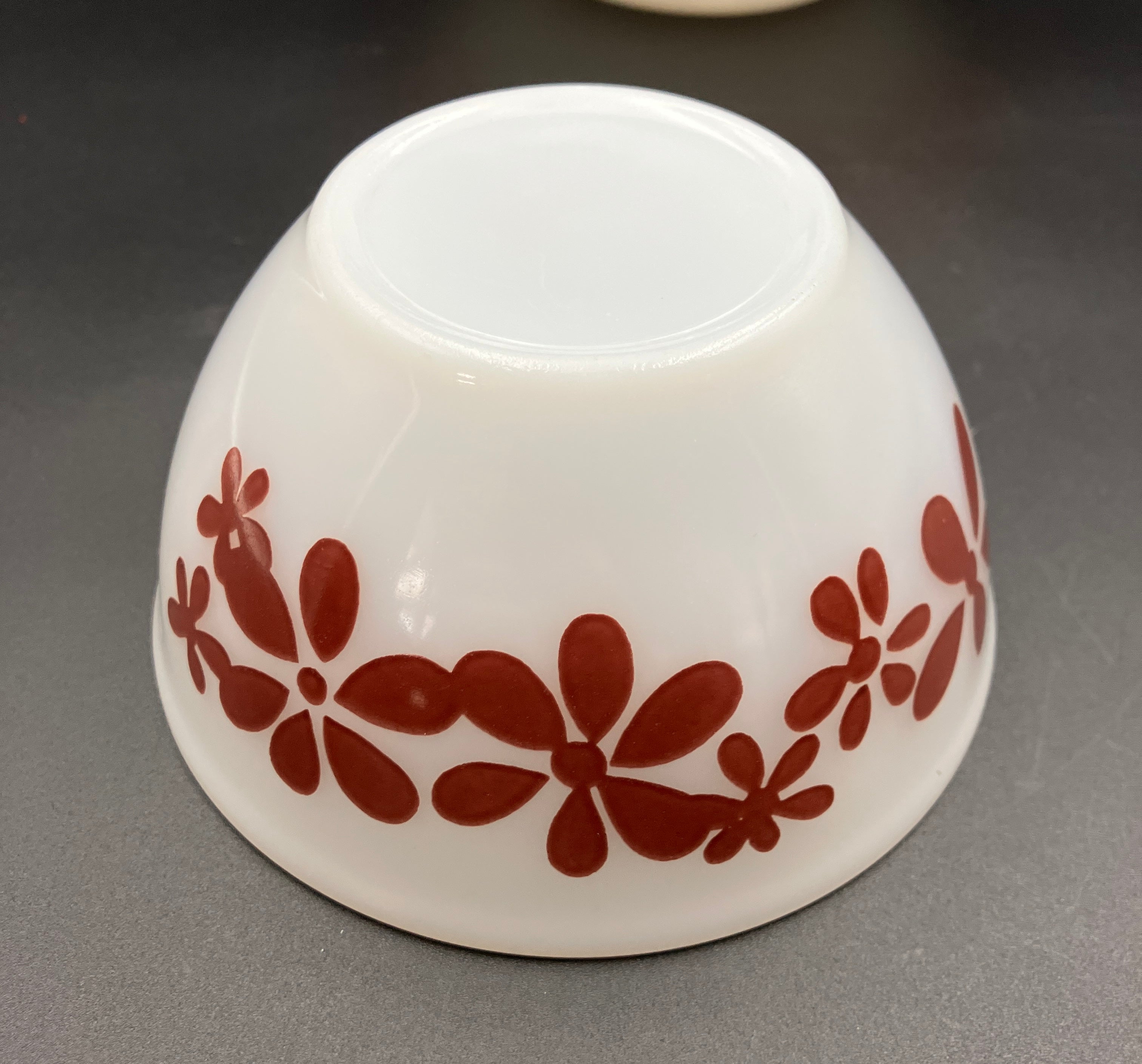 Vintage Pyrex DAISY CHAIN Set of 3 Nesting Mixing Bowls 8” 7” 5”
