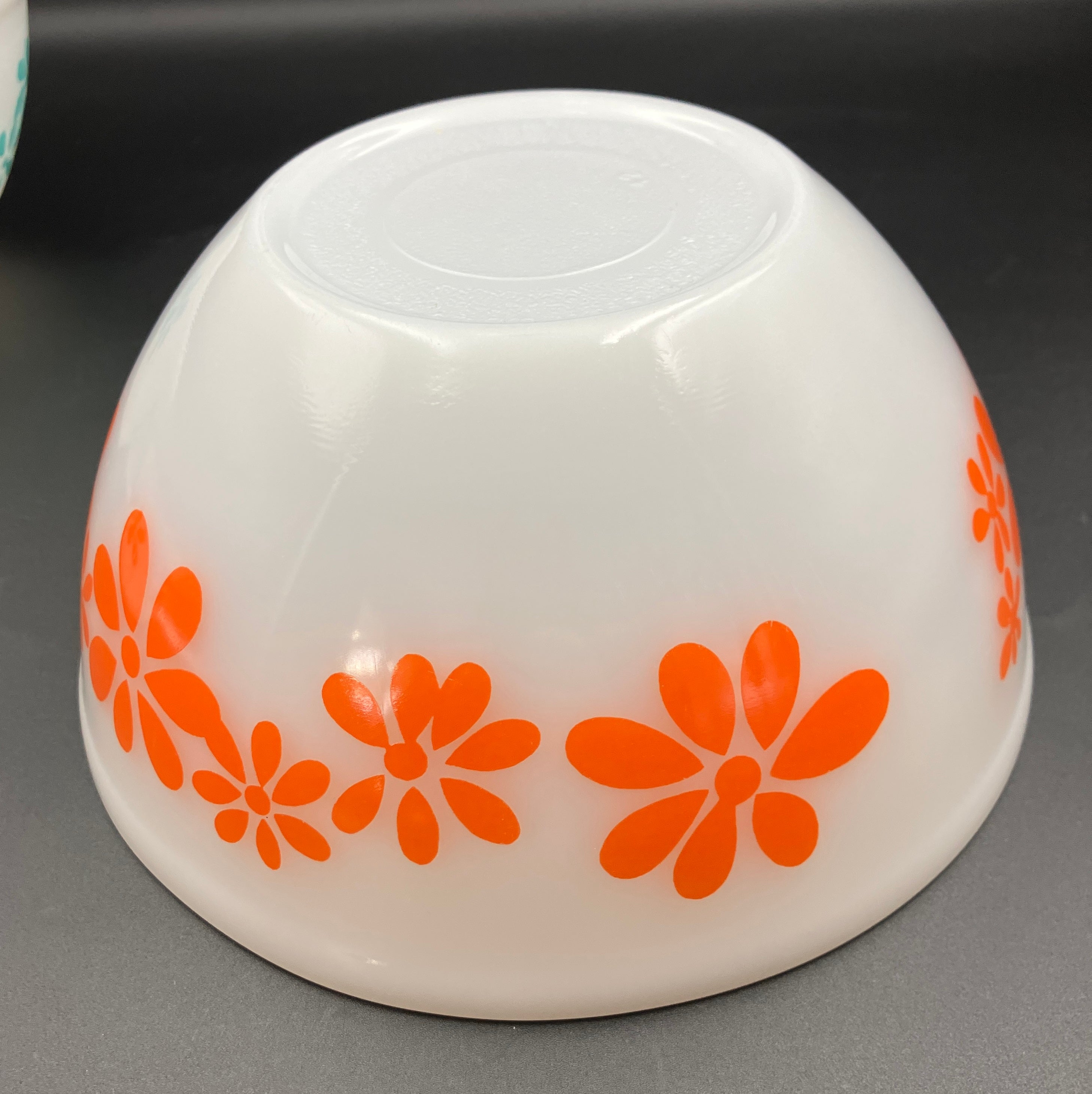 Vintage Pyrex DAISY CHAIN Set of 3 Nesting Mixing Bowls 8” 7” 5”