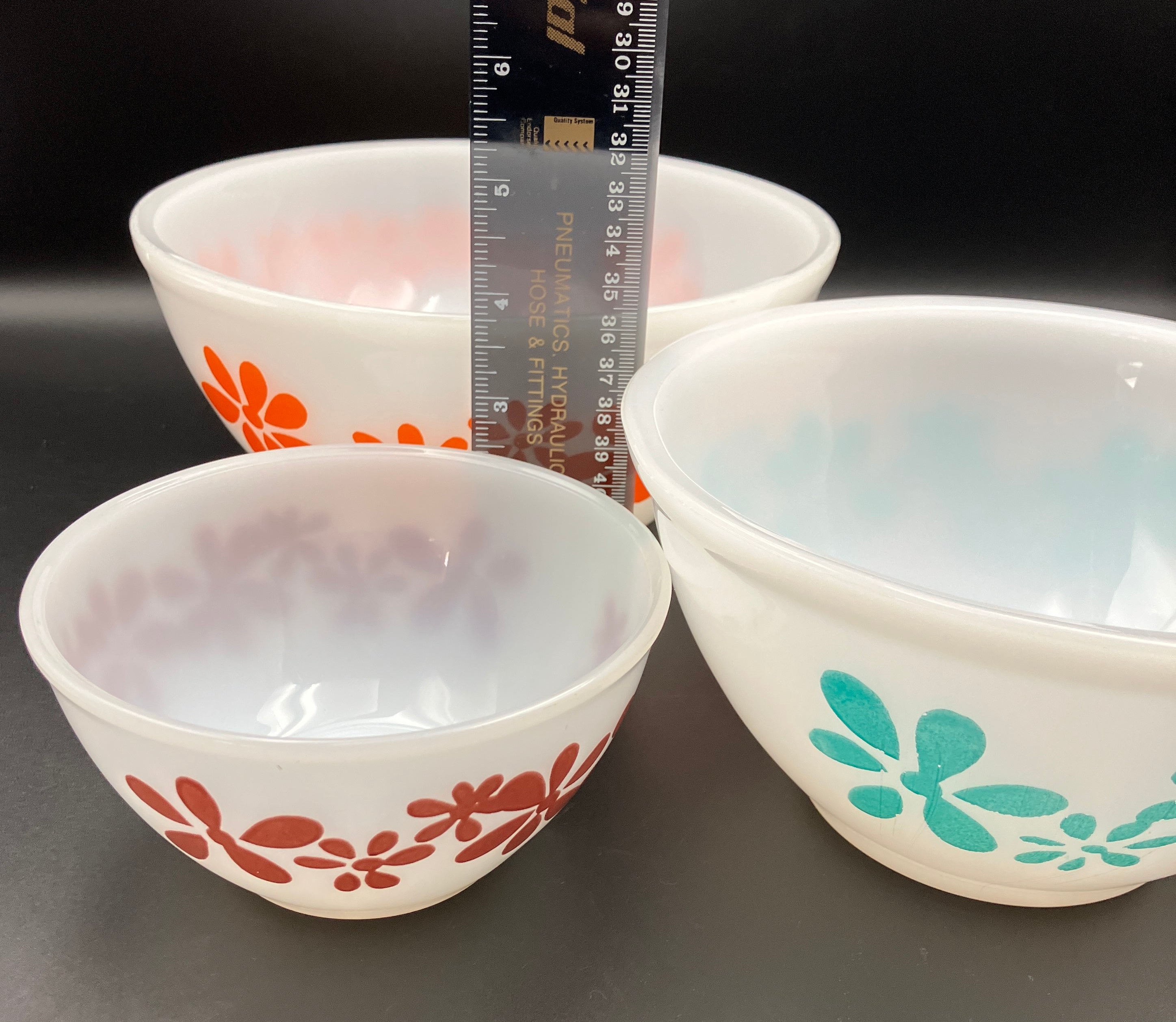 Vintage Pyrex DAISY CHAIN Set of 3 Nesting Mixing Bowls 8” 7” 5”