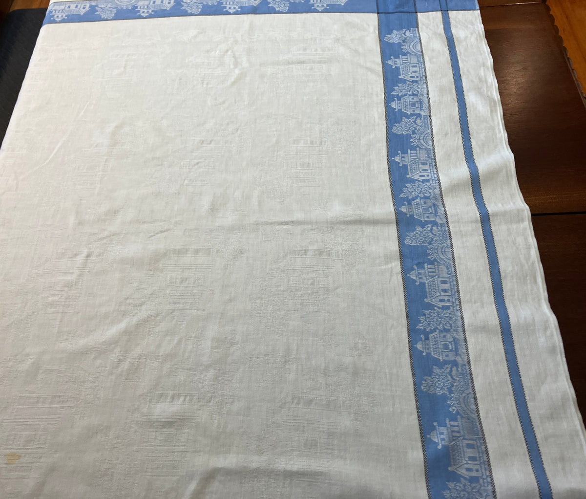 Vintage Willow Pattern Damask Tablecloth Blue Border 127cm X 129cm