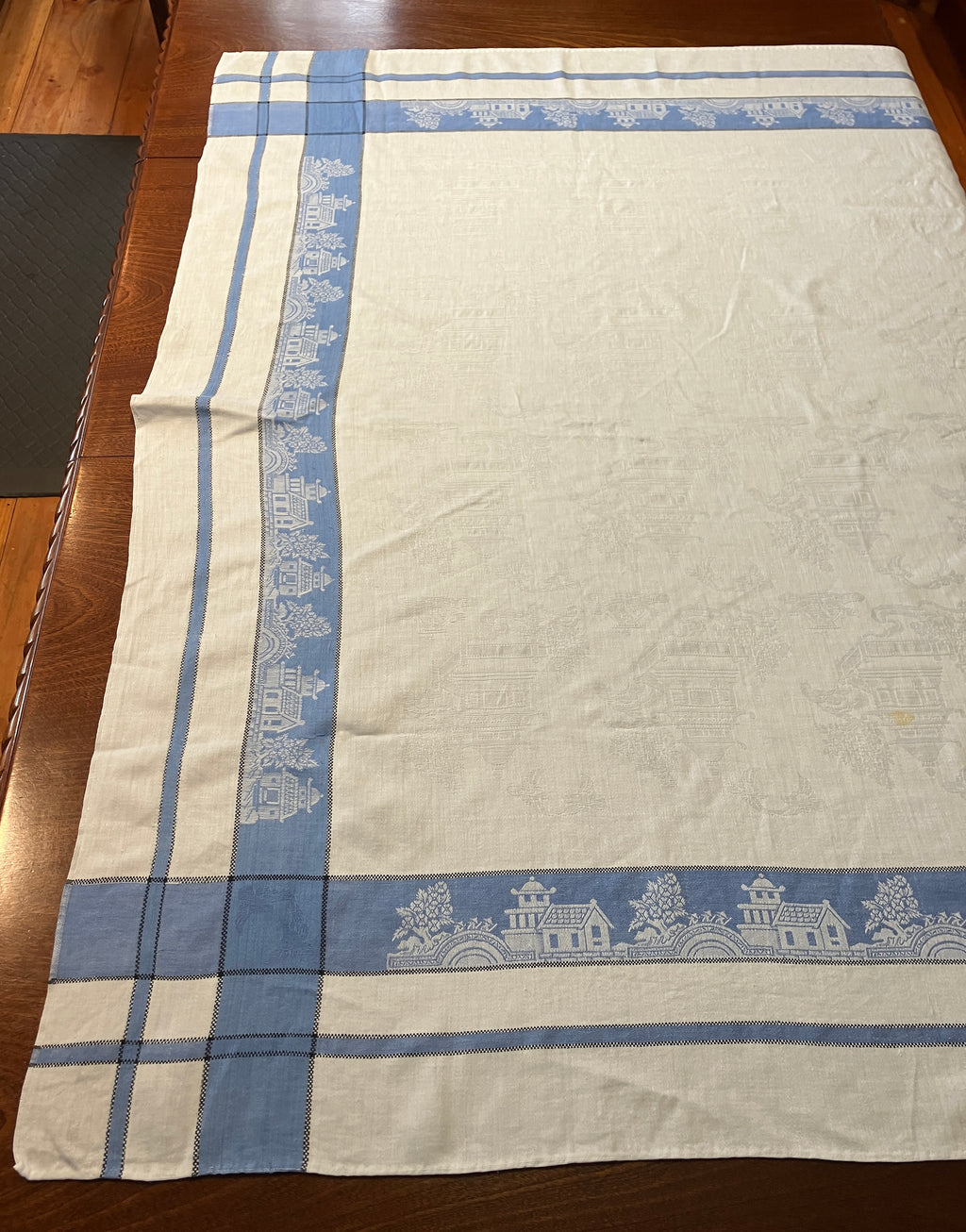 Vintage Willow Pattern Damask Tablecloth Blue Border 127cm X 129cm