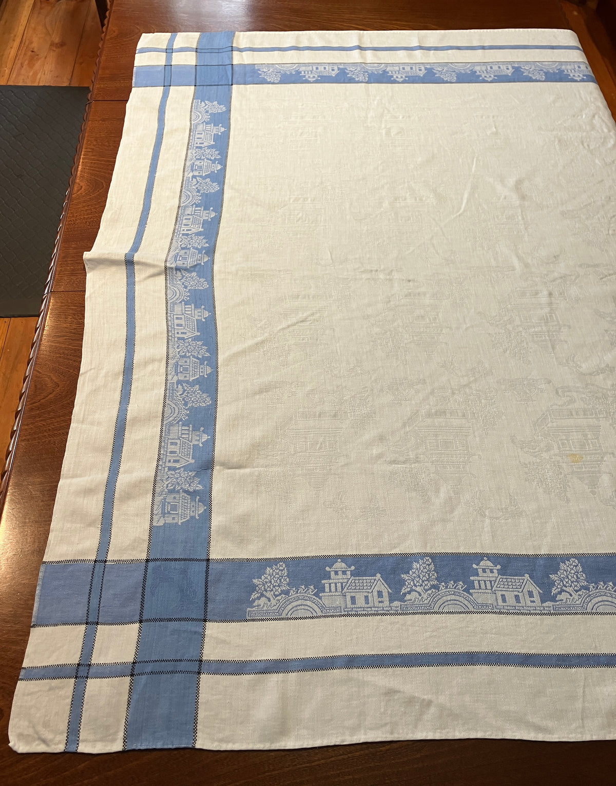 Vintage Willow Pattern Damask Tablecloth Blue Border 127cm X 129cm