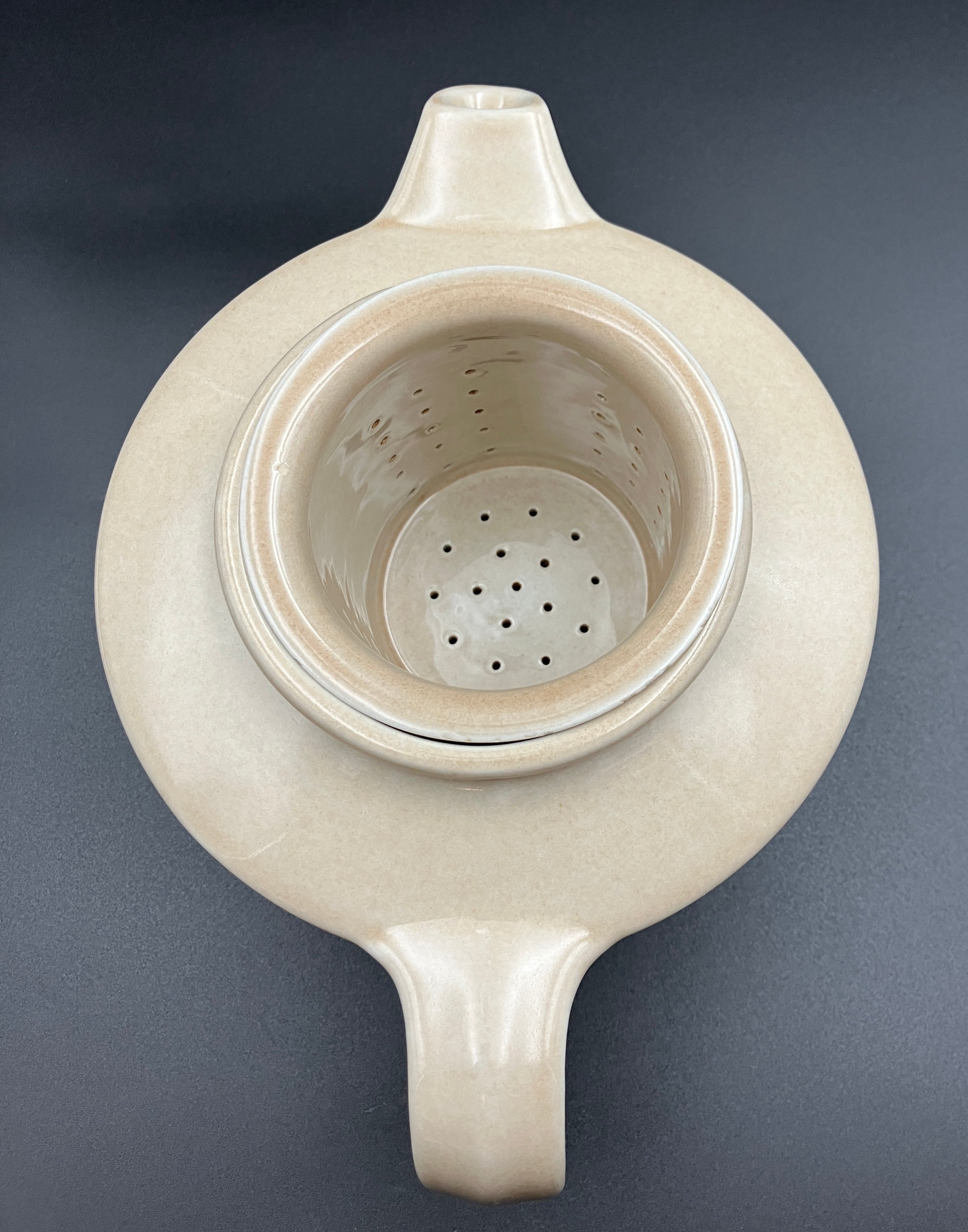 Arabia Finland Ruija Teapot With Strainer by Raija Uosikkinen Mid Century Modern