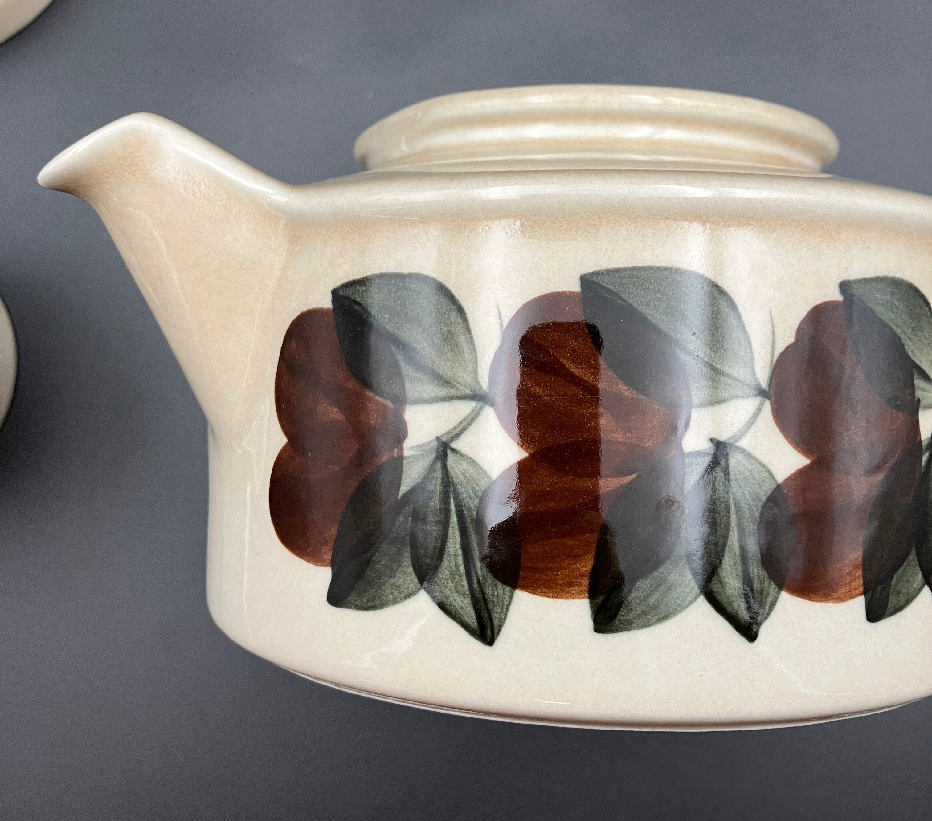 Arabia Finland Ruija Teapot With Strainer by Raija Uosikkinen Mid Century Modern