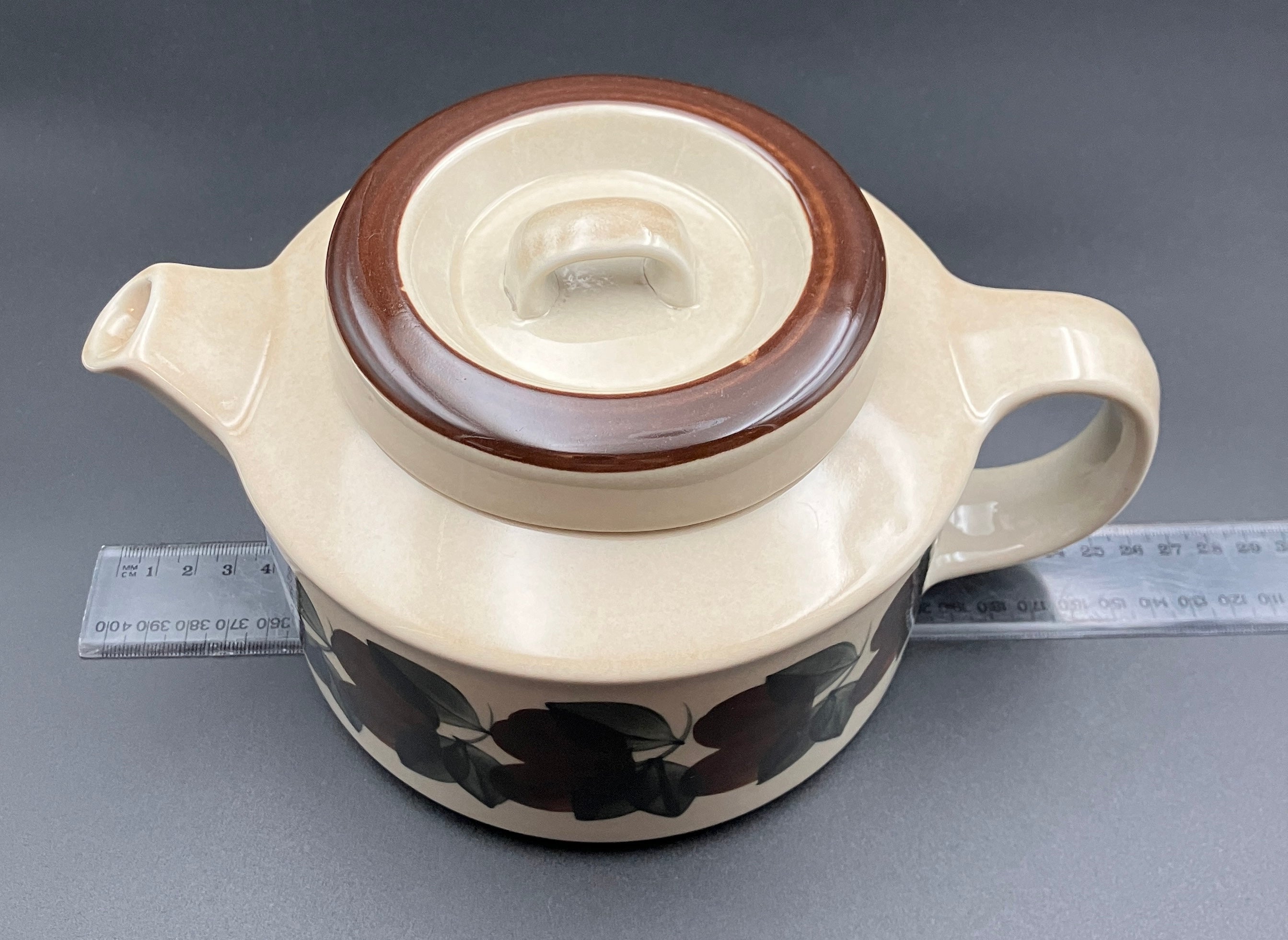 Arabia Finland Ruija Teapot With Strainer by Raija Uosikkinen Mid Century Modern