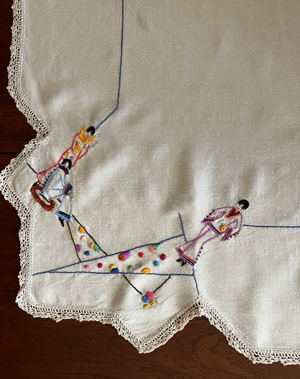 Vintage Embroidered Tablecloth Harlequin Fashion Ladies 88 X 85cm Table Cloth