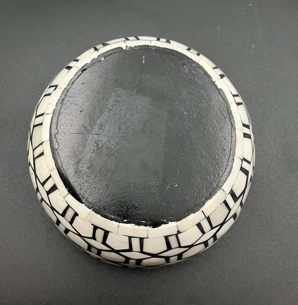 Black and White Bone Inlay Round Boxes Set Of 3 Contemporary Trinket Boxes
