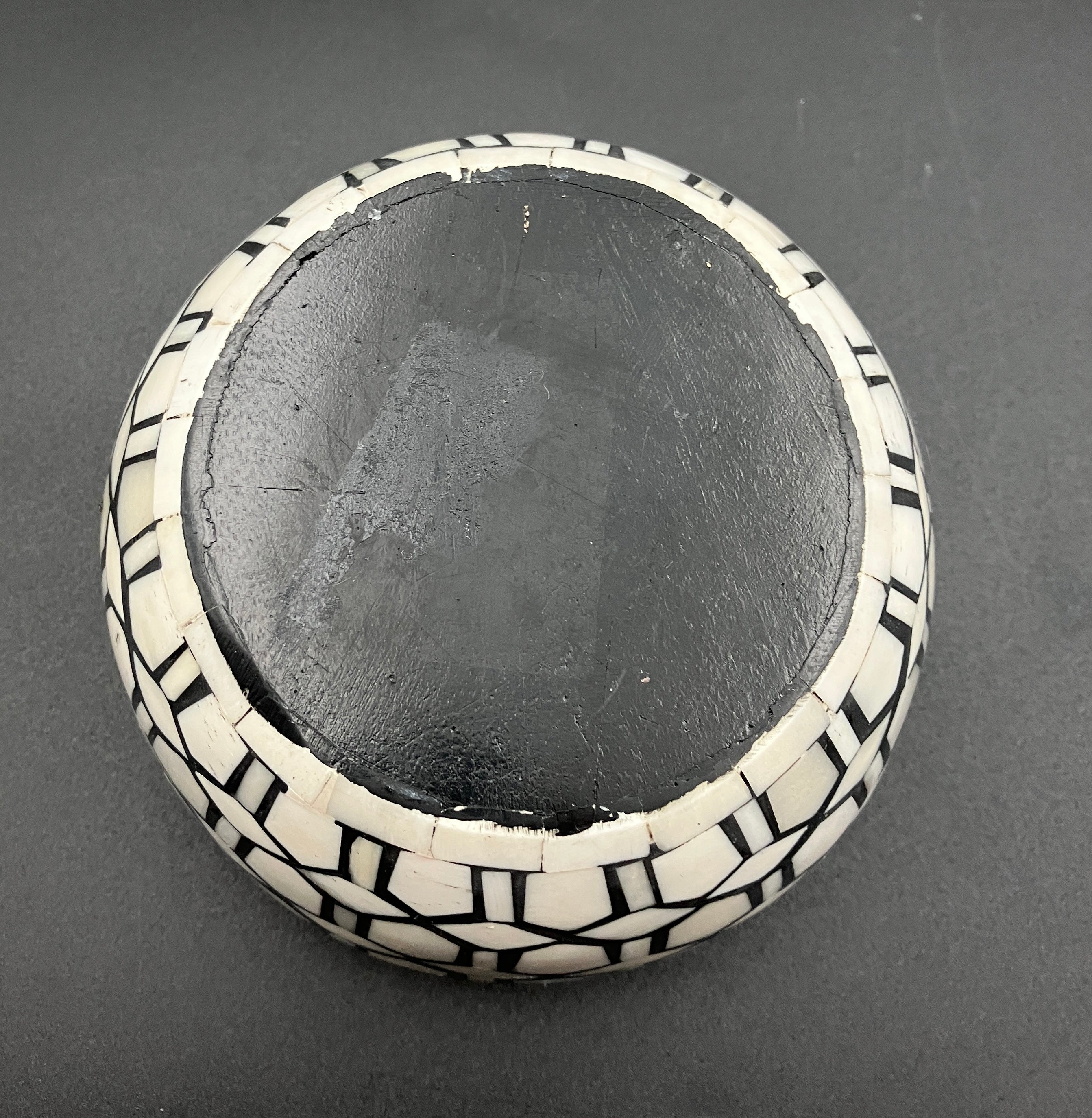 Black and White Bone Inlay Round Boxes Set Of 3 Contemporary Trinket Boxes