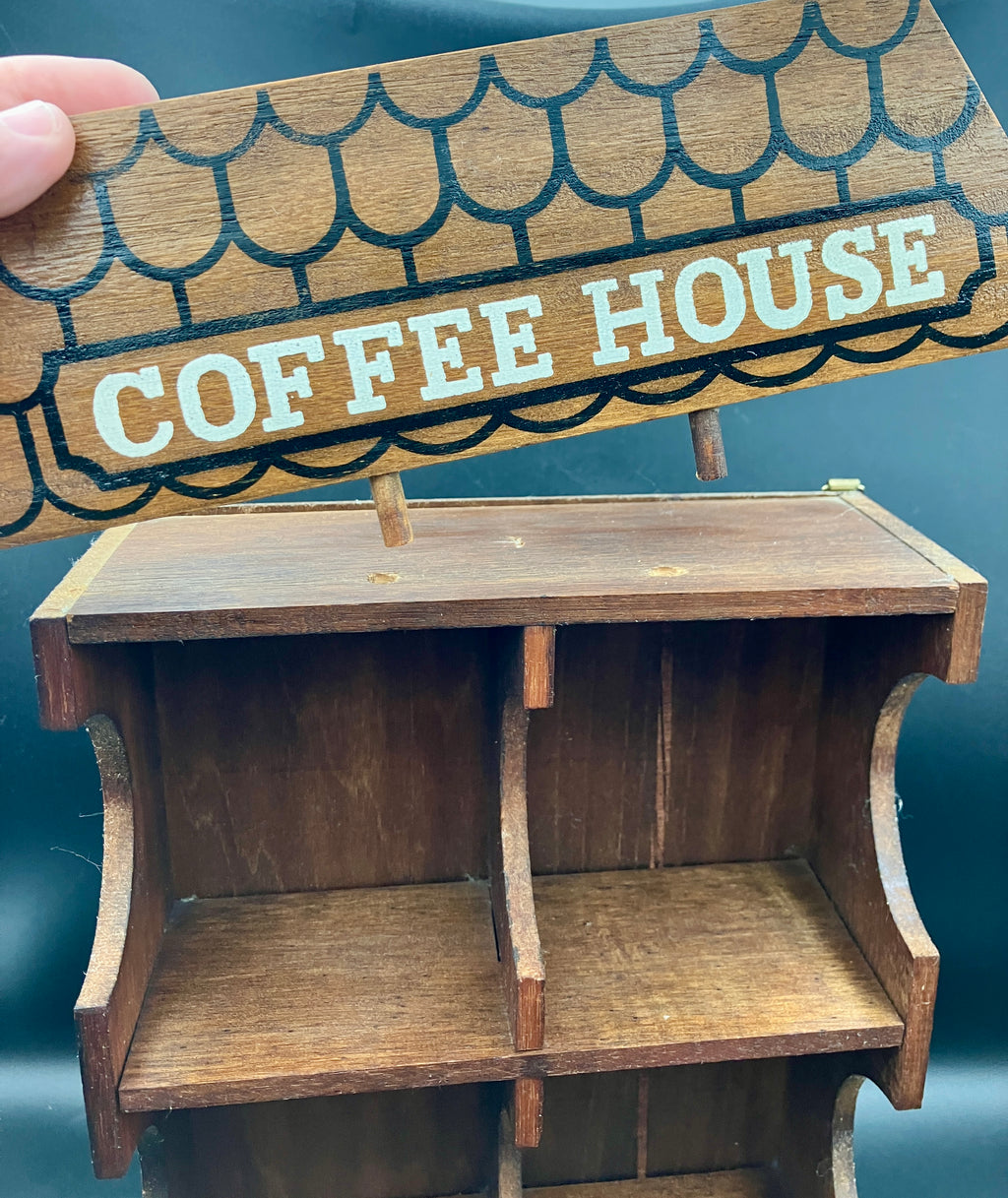 Vintage Mugs Wooden Coffee House with 6 Stoneware Mugs