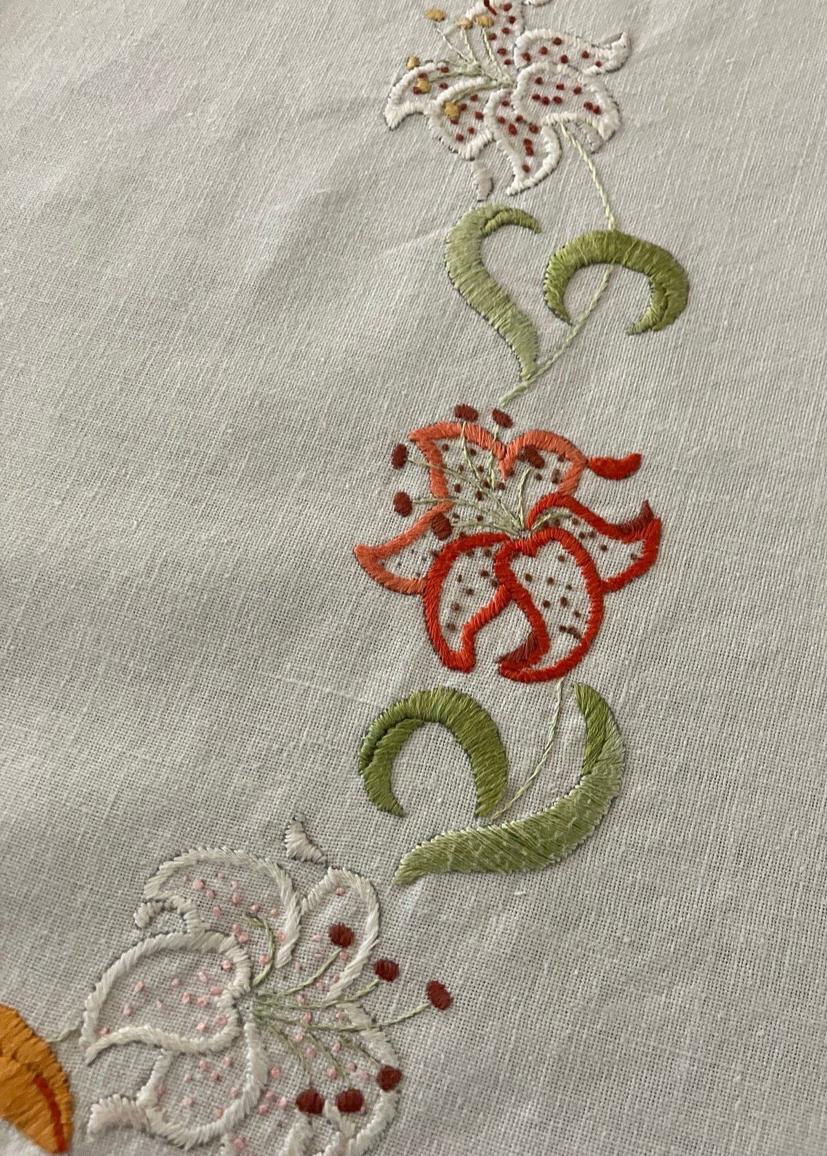Vintage Embroidered Tablecloth Lily 106cm x 106cm Table Cloth