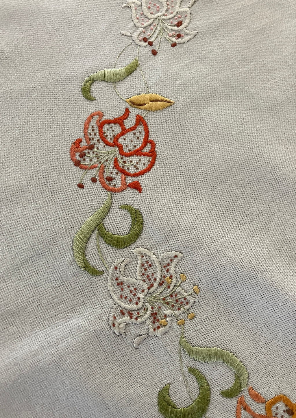 Vintage Embroidered Tablecloth Lily 106cm x 106cm Table Cloth