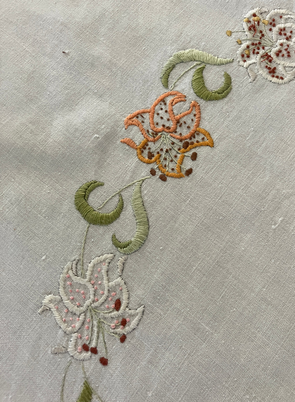 Vintage Embroidered Tablecloth Lily 106cm x 106cm Table Cloth