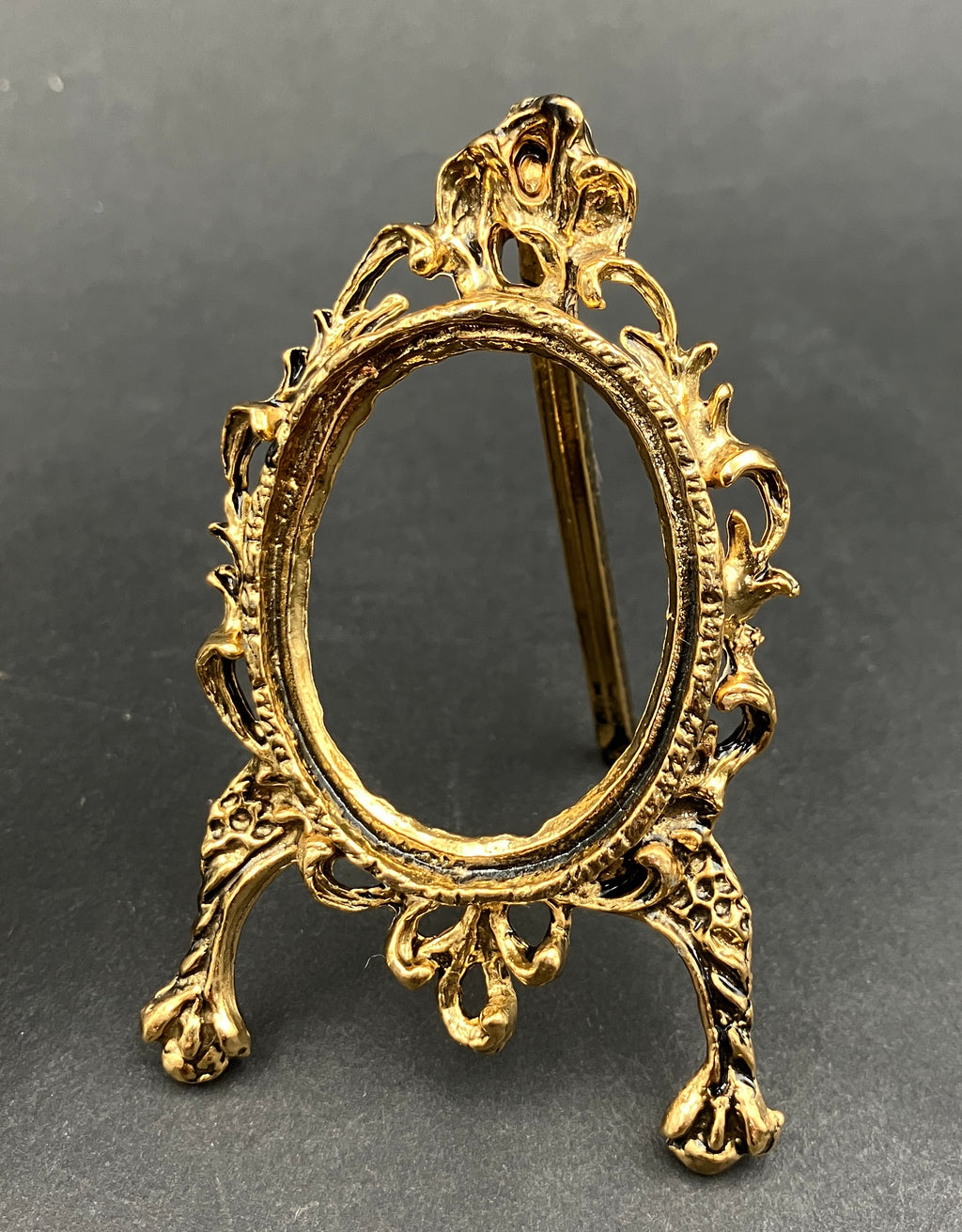 Vintage Brass Picture Frames Oval Small Victorian style with Easel Legs Lot Of 3