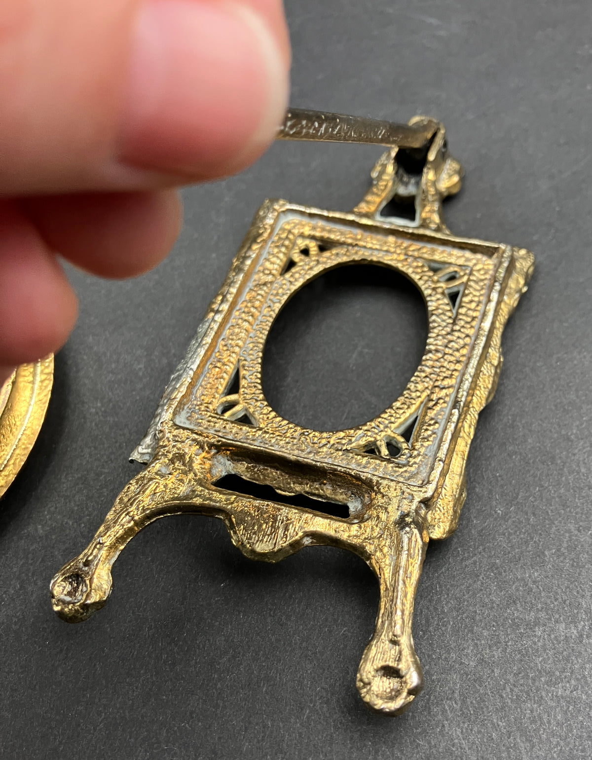Vintage Brass Picture Frames Oval Small Victorian style with Easel Legs Lot Of 3