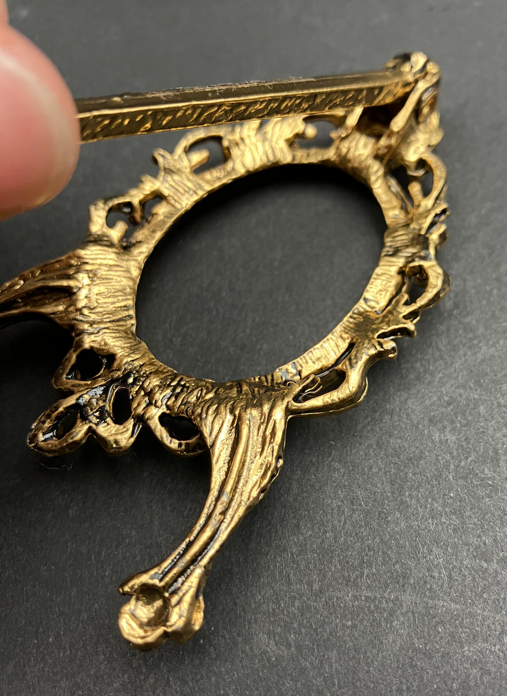 Vintage Brass Picture Frames Oval Small Victorian style with Easel Legs Lot Of 3