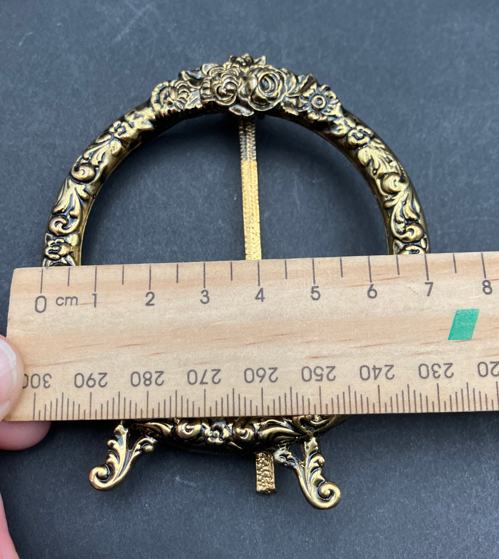 Vintage Brass Picture Frames Oval Small Victorian style with Easel Legs Lot Of 3